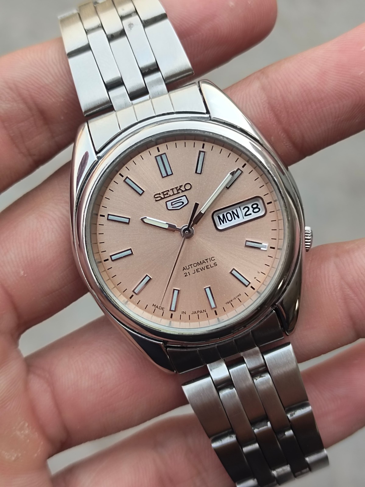 RARE Seiko 5 Salmon Sunburst Dial Exhibition Back Automatic Vintage Watch 7S26