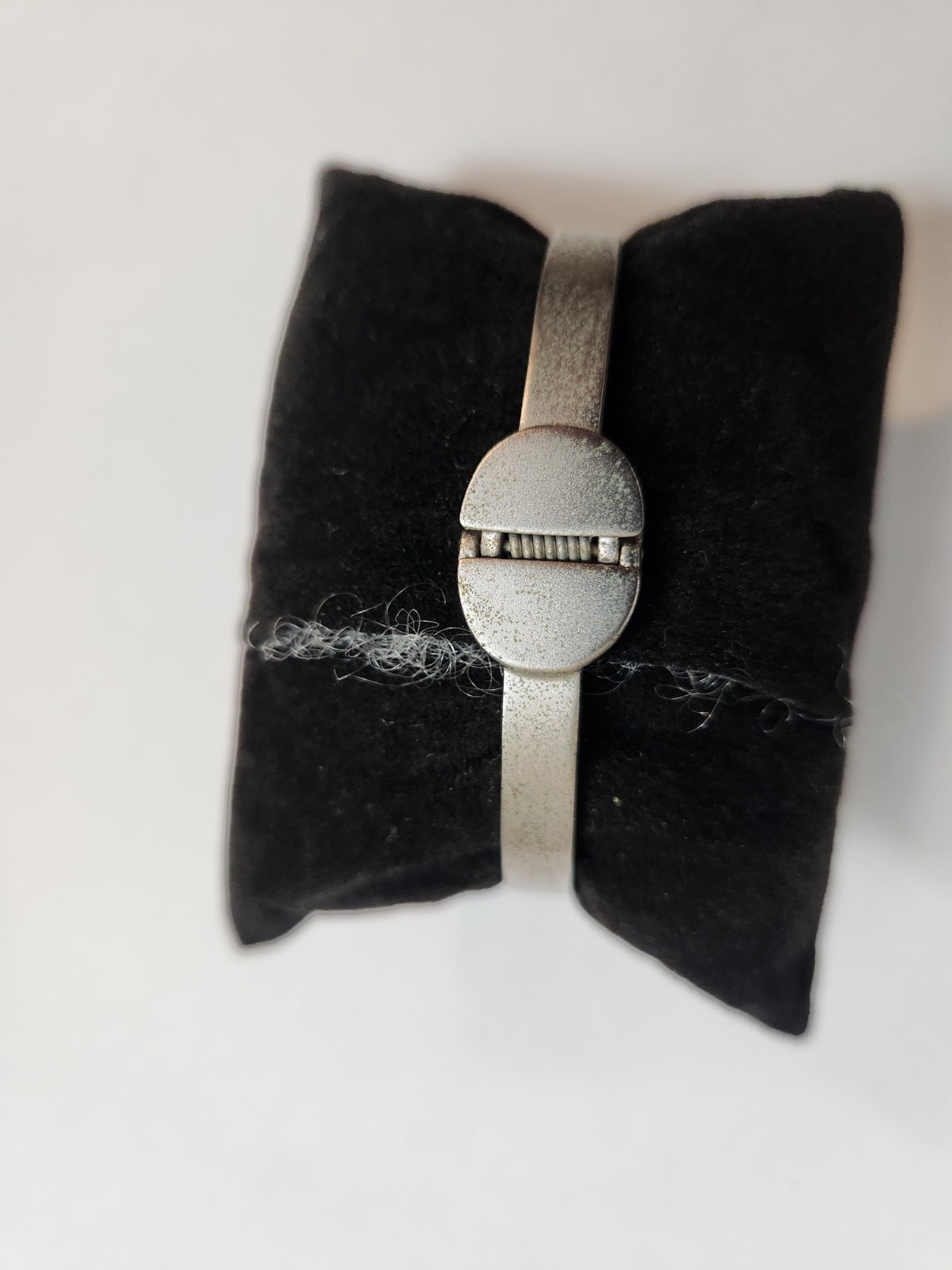 Women’s M Quartz Silver Owl Bangle Watch. Analog Dial Dress/Formal