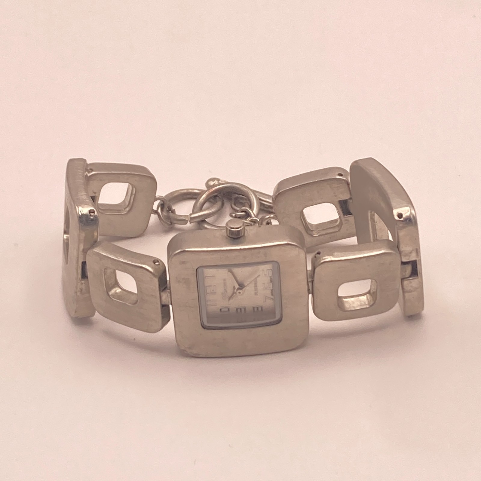 Geneva Womens Watch Silver Tone 25mm Square Links Brushed Toggle New Battery