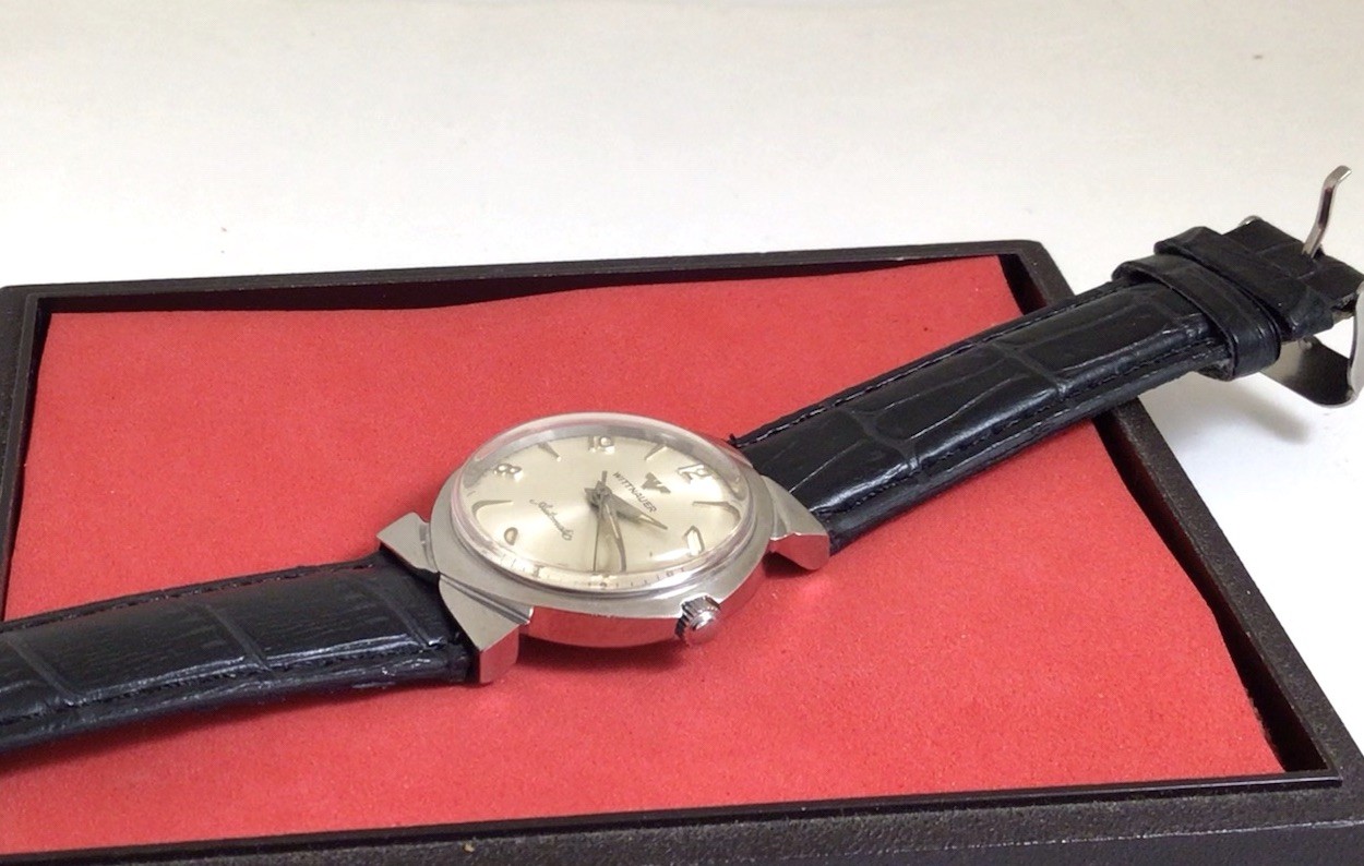 Vintage WITTNAUER AUTOMATIC,Cal. 11 SR,17J,Rare Bow Tie Lugs,Ca.1960s,Working.