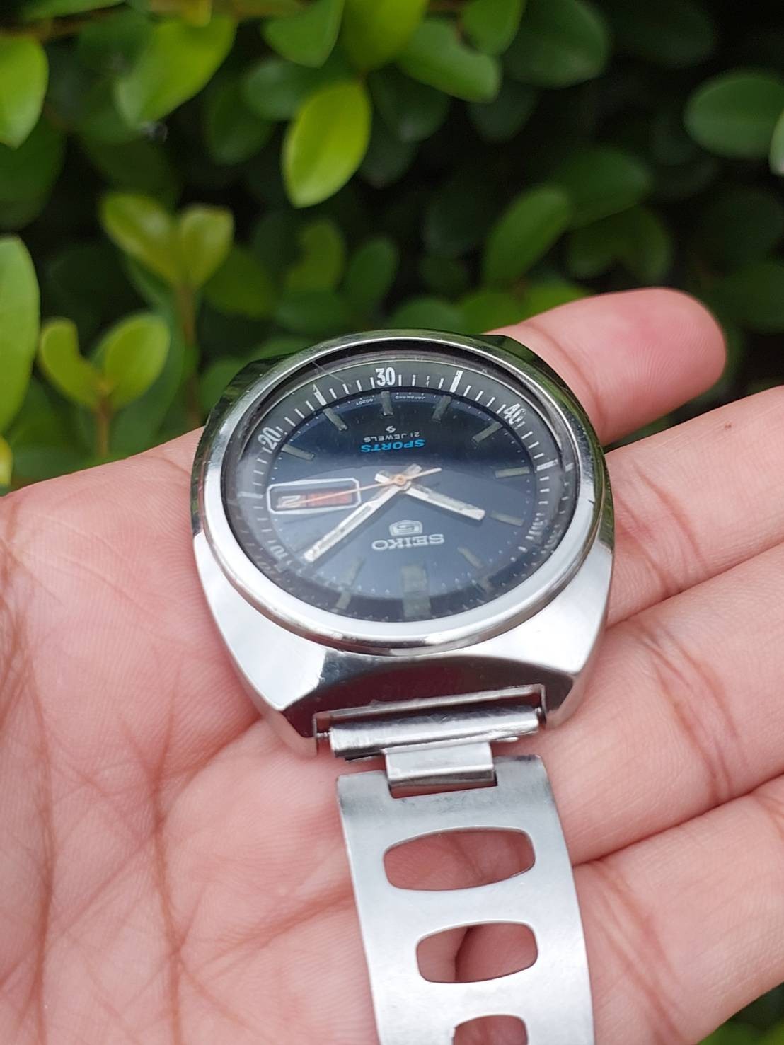 Vintage Seiko 5 Sports 6119 Automatic Blue Dial – Inner Bezel Non-Rotating.