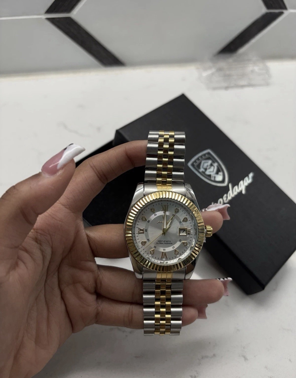 poedagar Two-Tone Stainless Steel Quartz Watch Date Fluted Bezel Box