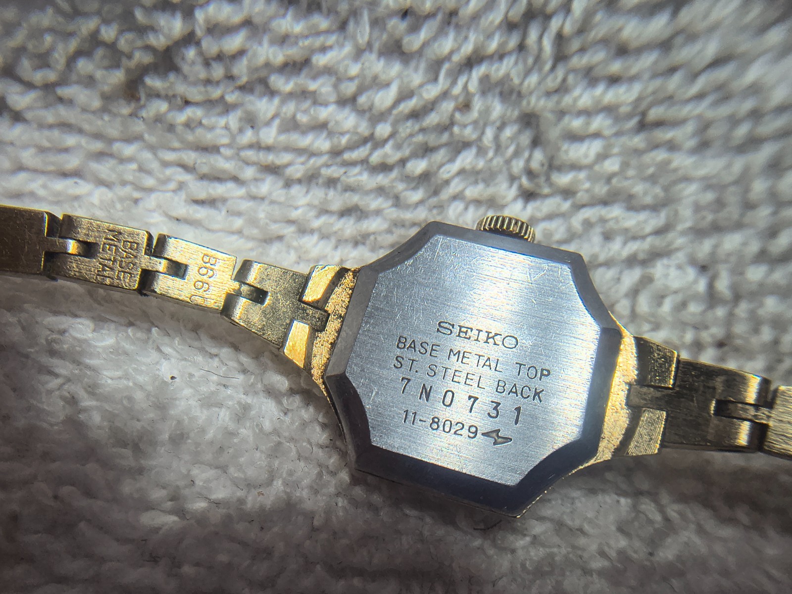 Seiko Burgundy Sunburst Dial 11-8029 Hexagon Watch Faceted Crystal Wind Up Works