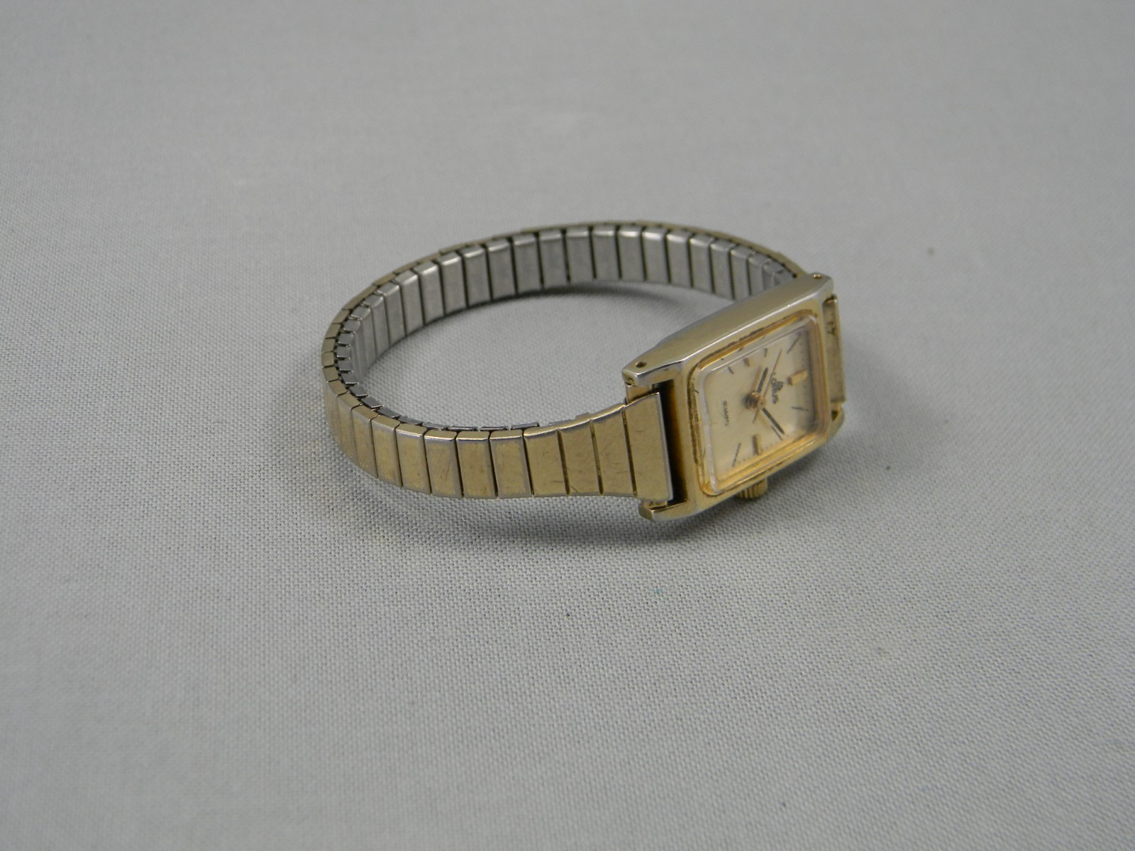 Vintage Lorus by Seiko Watch Women 16mm Gold Tone Stretch Band New Battery 5.5″