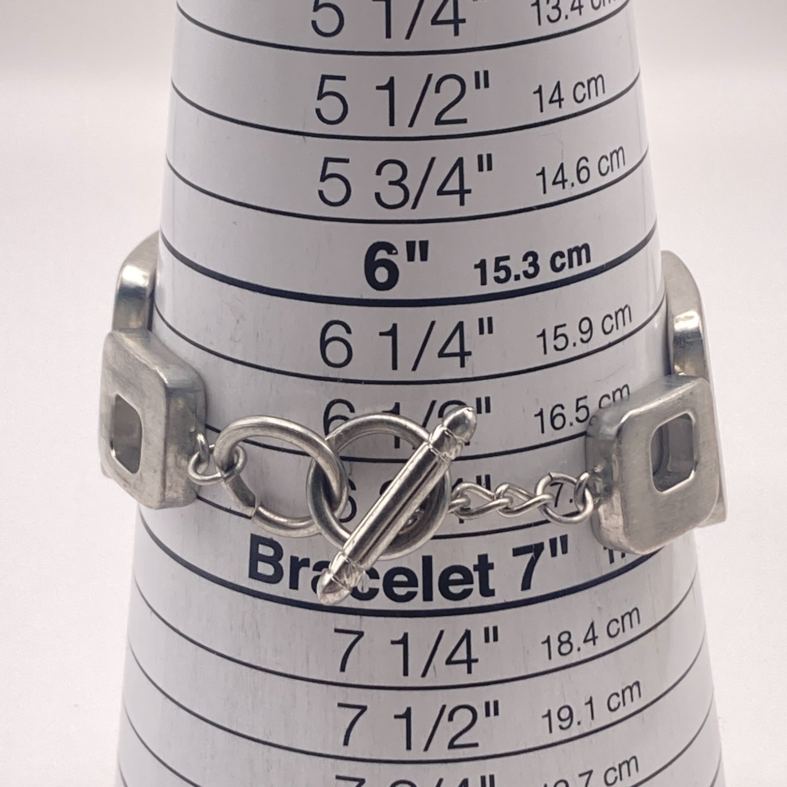 Geneva Womens Watch Silver Tone 25mm Square Links Brushed Toggle New Battery
