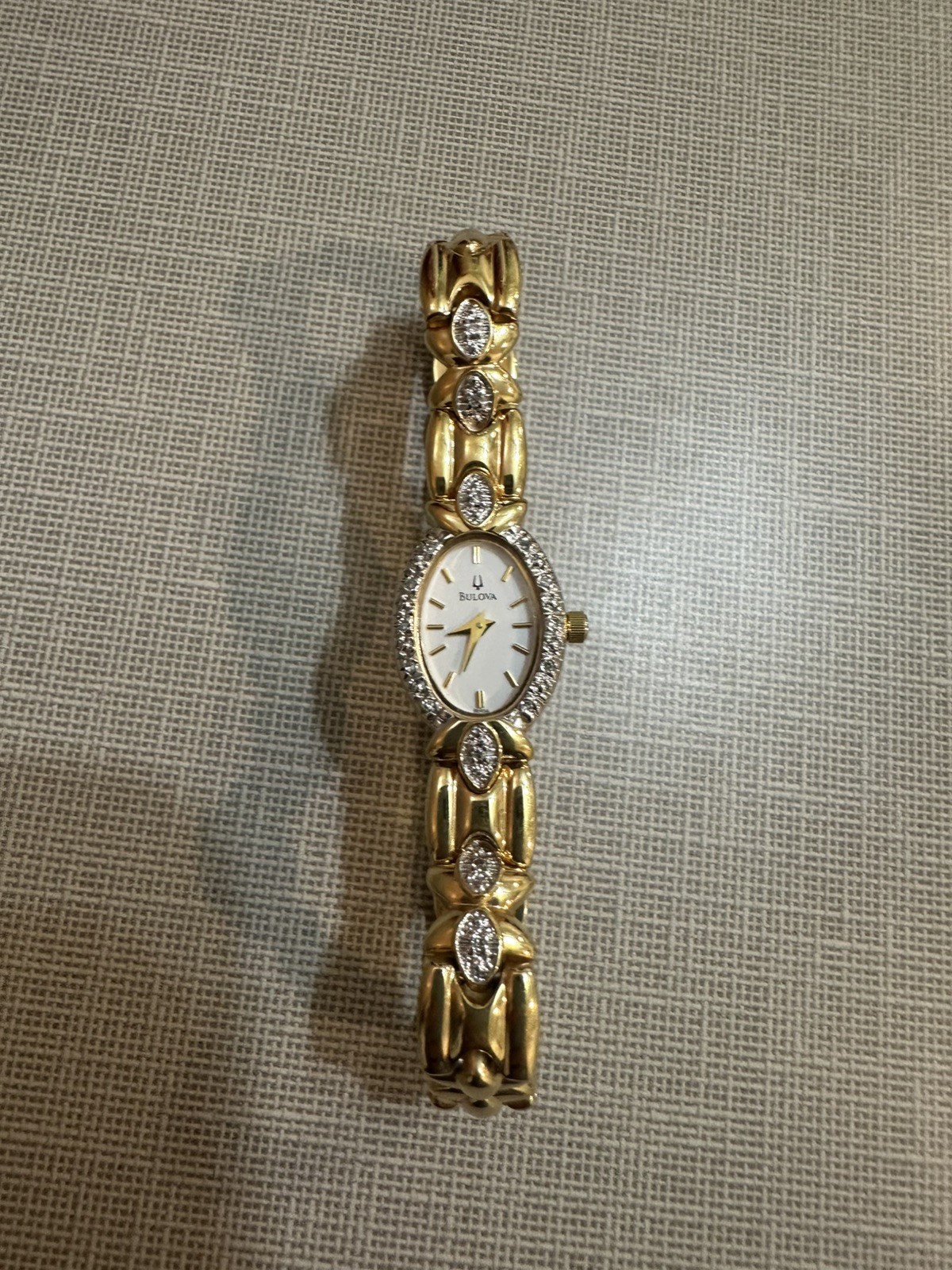 VINTAGE 7″ BULOVA 98R34 LADIES DIAMOND ACCENT BEZEL WATCH