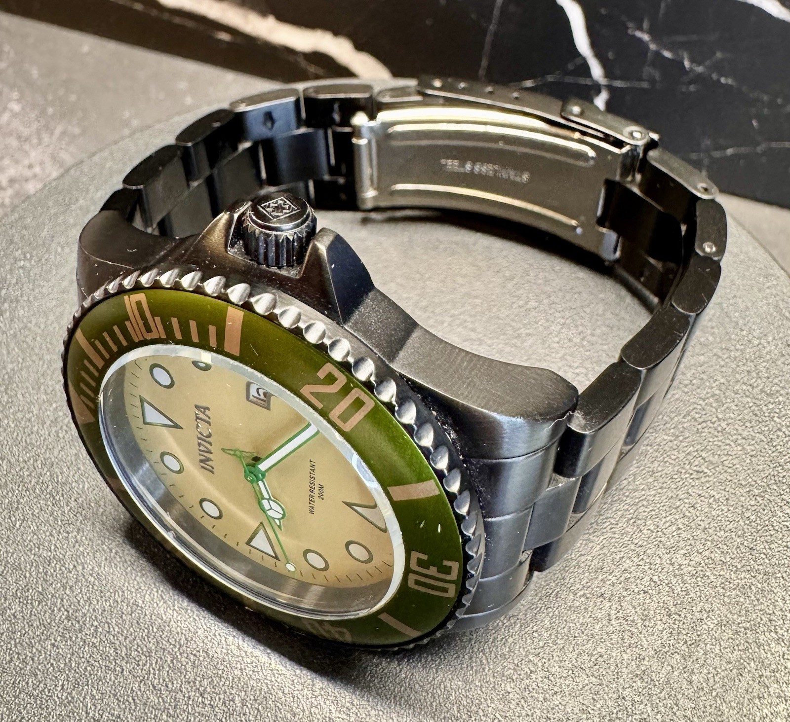 Invicta Pro Diver 90298 44mm Men’s Quartz Watch Green Bezel Champagne Dial 200M