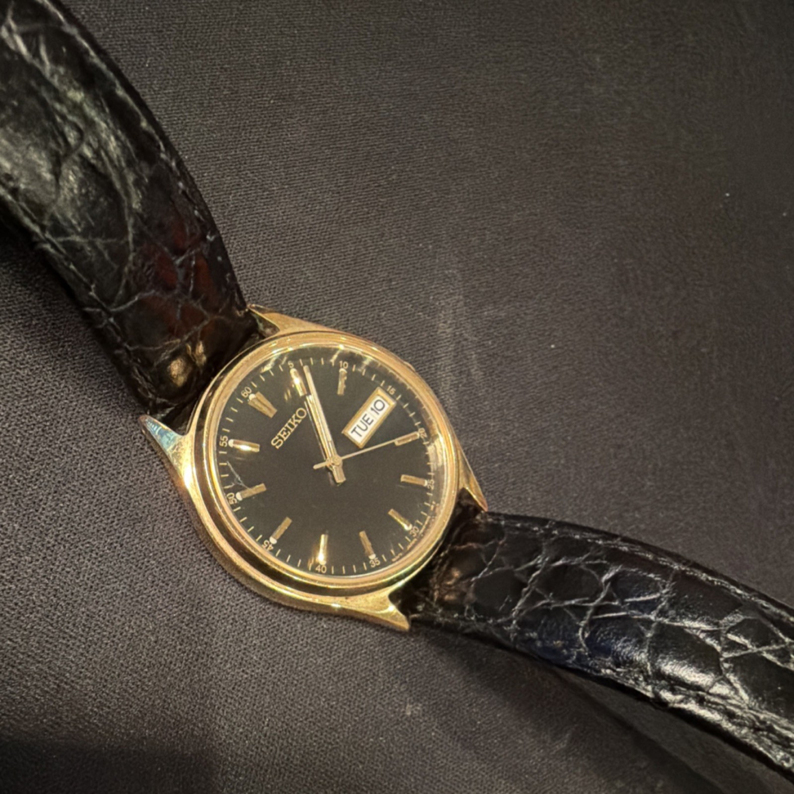Seiko Quartz Day/Date Men’s Wristwatch Black Dial Gold Case Black Leather