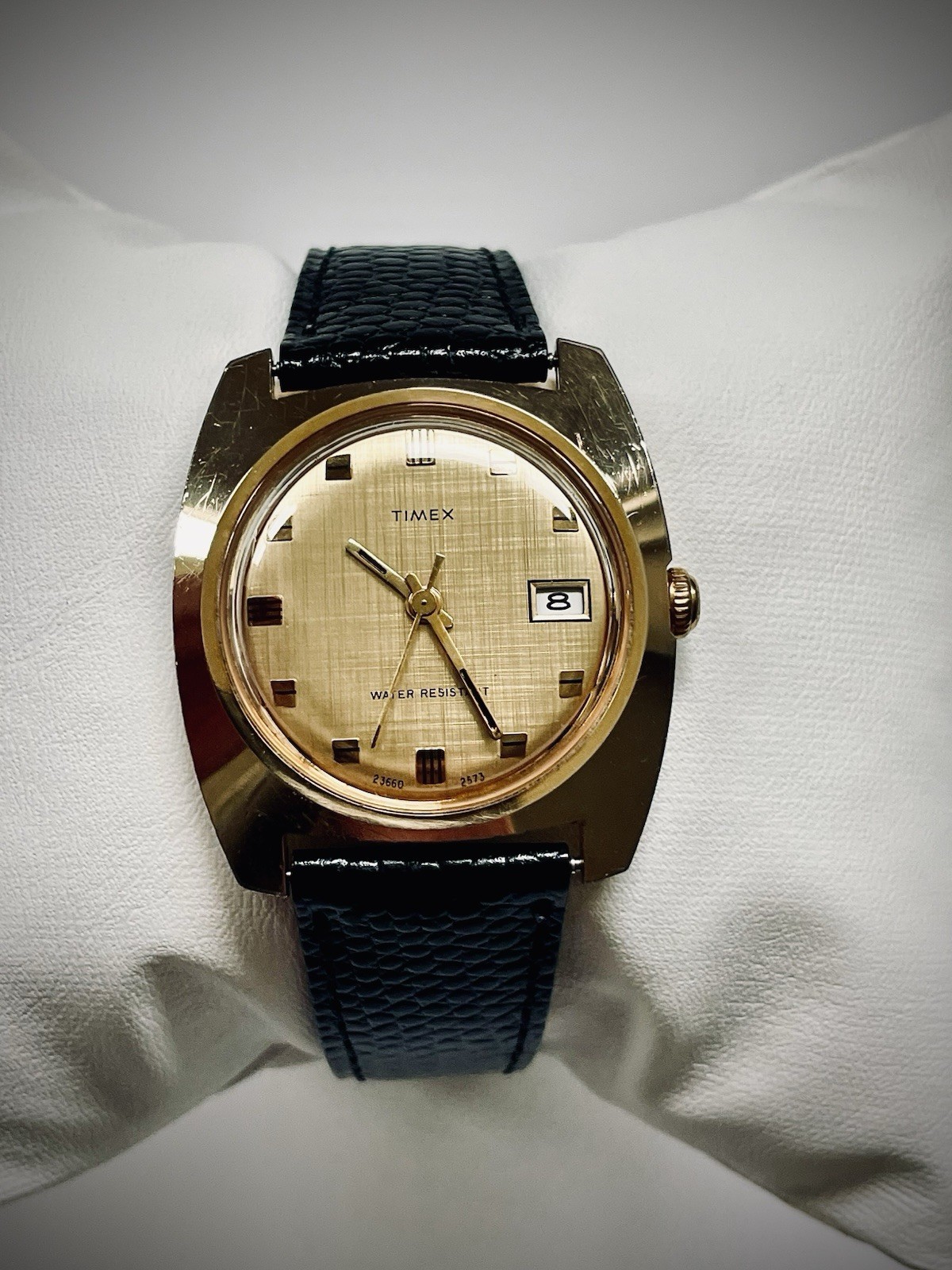 Vintage Timex Calendar Men’s Watch -23660 2573 – Linen Dial Gold Tone – Running!
