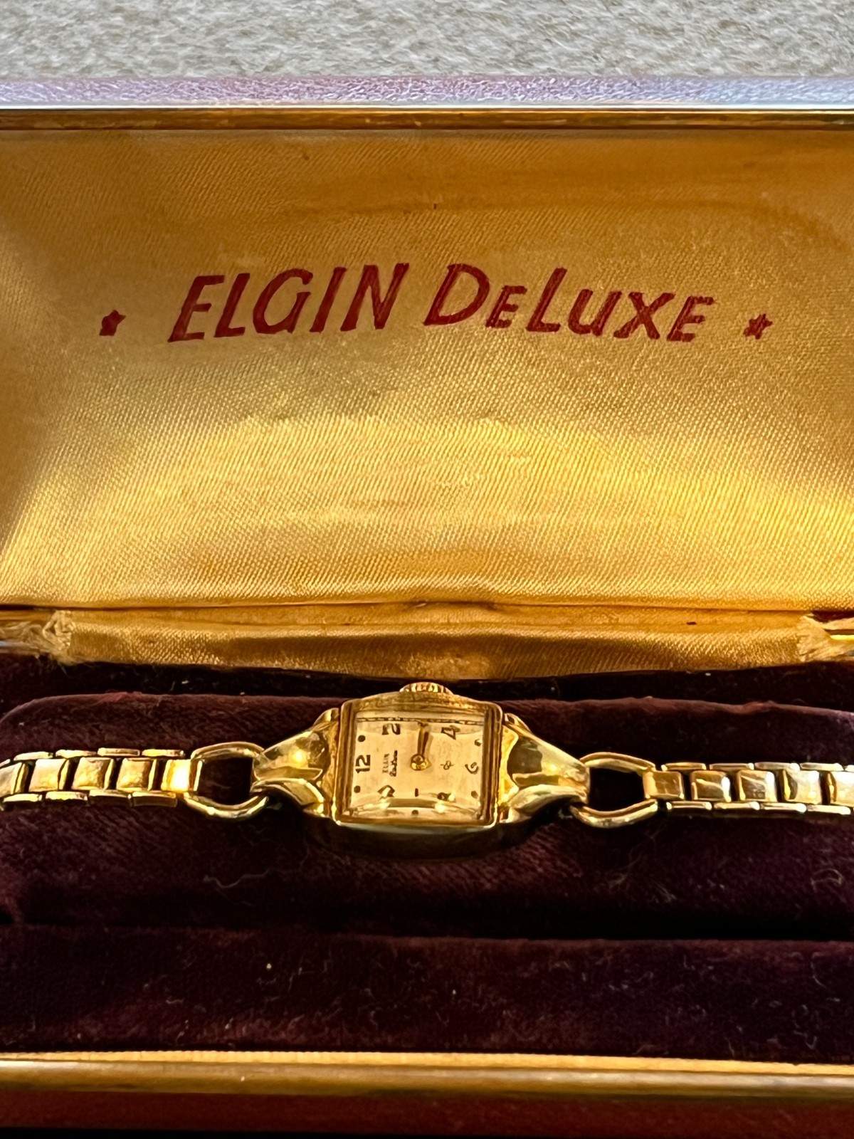 Vintage Late 1940s/1950s Elgin DeLuxe Ladies Tank Watch – 10K Gold Filled Casing
