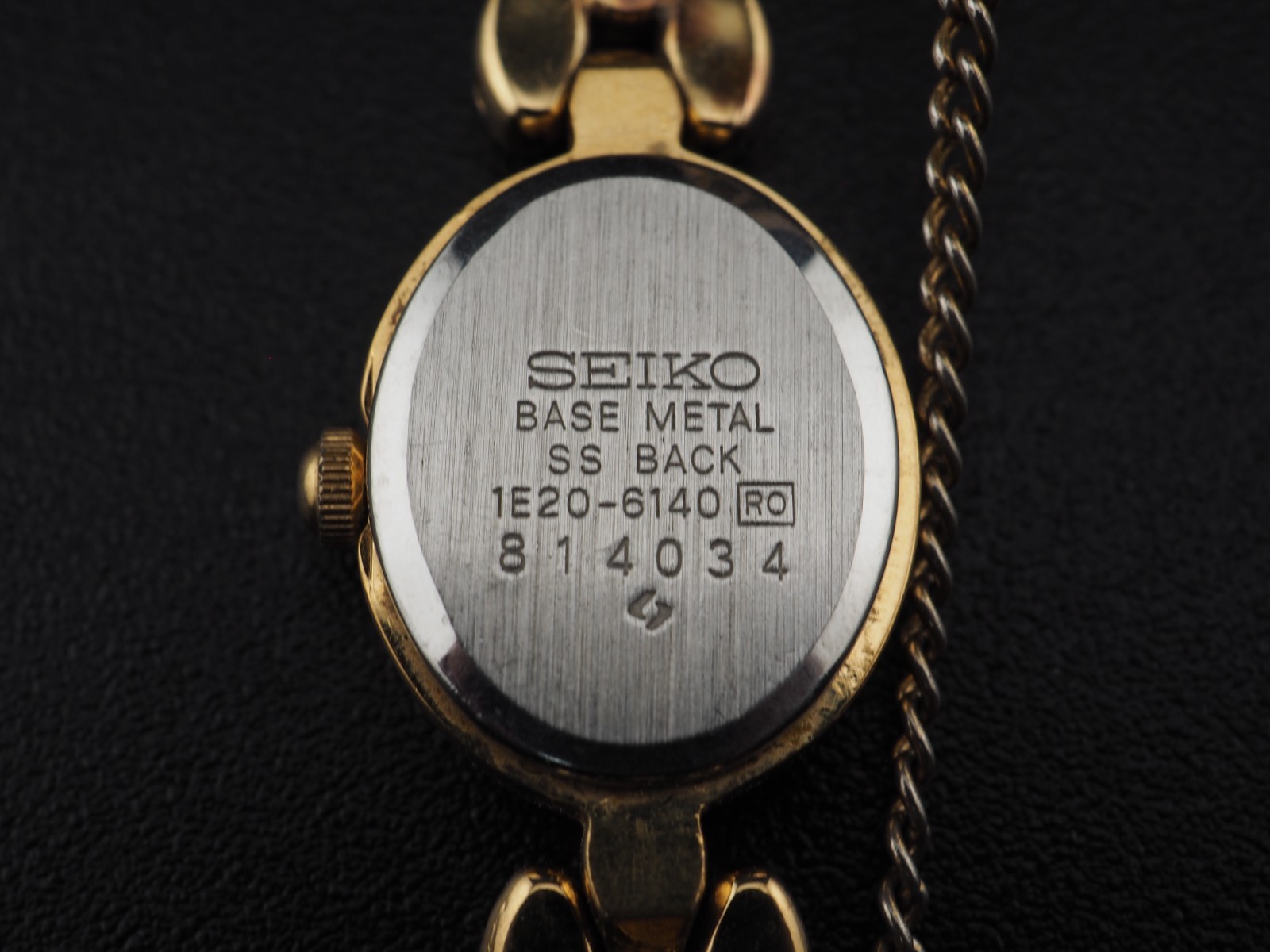 “Vintage 1988 NEAR MINT Seiko Tissé 1E20-6140 White Quartz Mens Watch JAPAN”