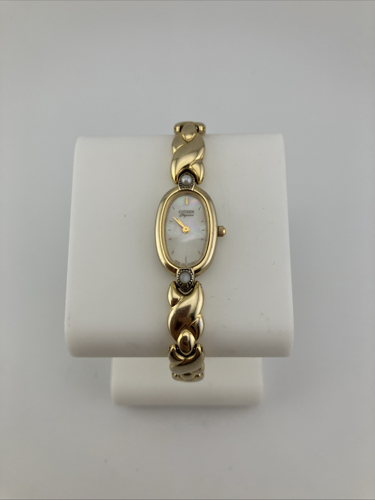 Vtg Citizen Elegance Ladies 14mm Watch Gold Tone Pearl Bezel MOP 7.25” RUNS