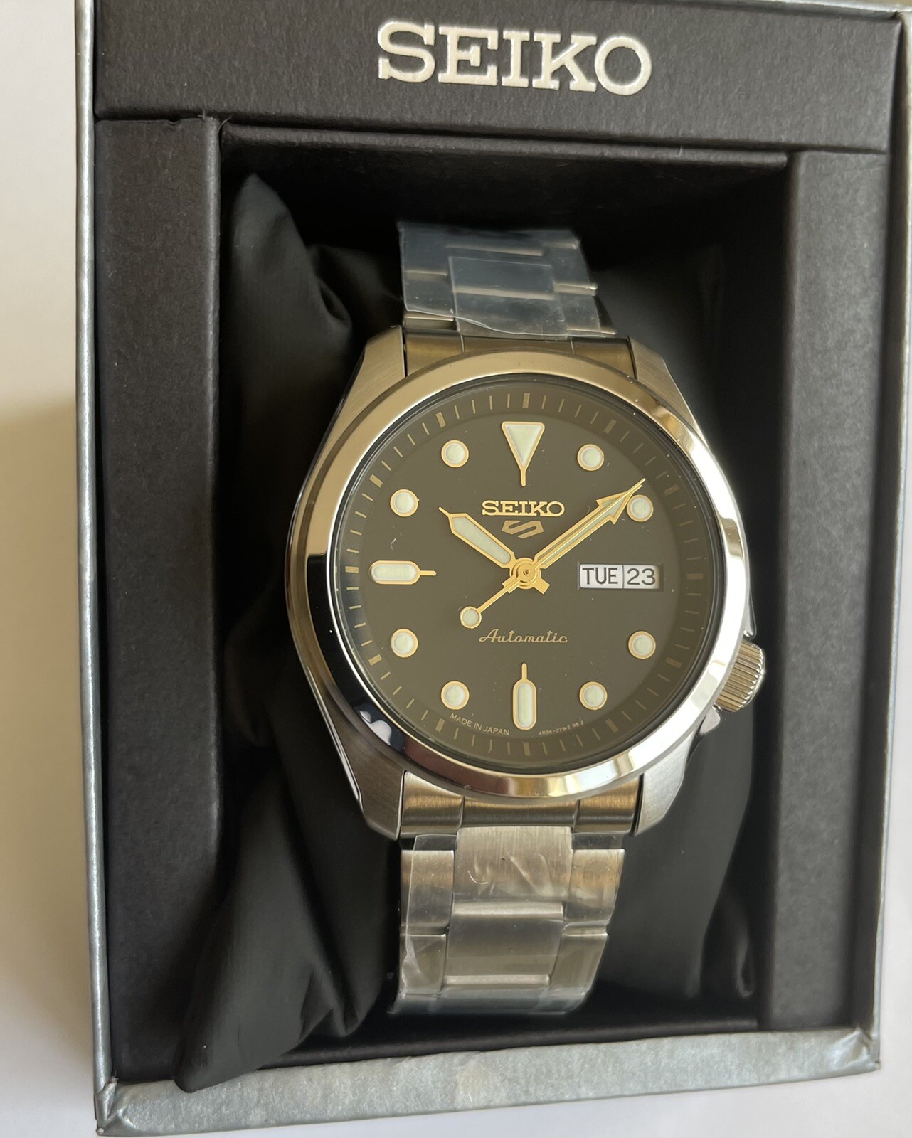Seiko 5 Sports Men’s Automatic Steel Band Day-date Watch SRPE57 Made In Japan