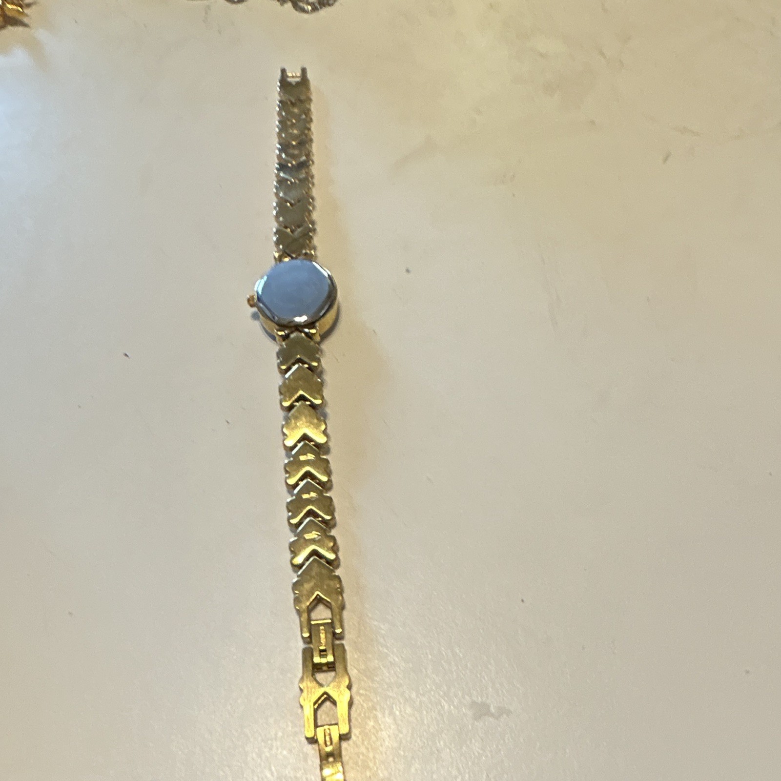 Women’s Analog Dress Watch Gold Tone Metal Bracelet White Dial Round 12-Hour