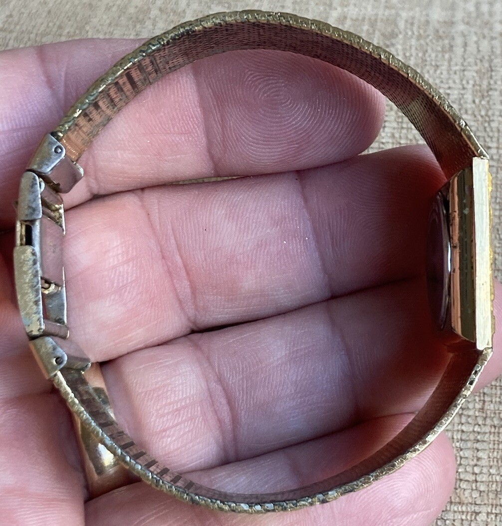NOT WORKING Vintage Benrus Citation Tank Men’s Quartz Watch Gold Case Japan