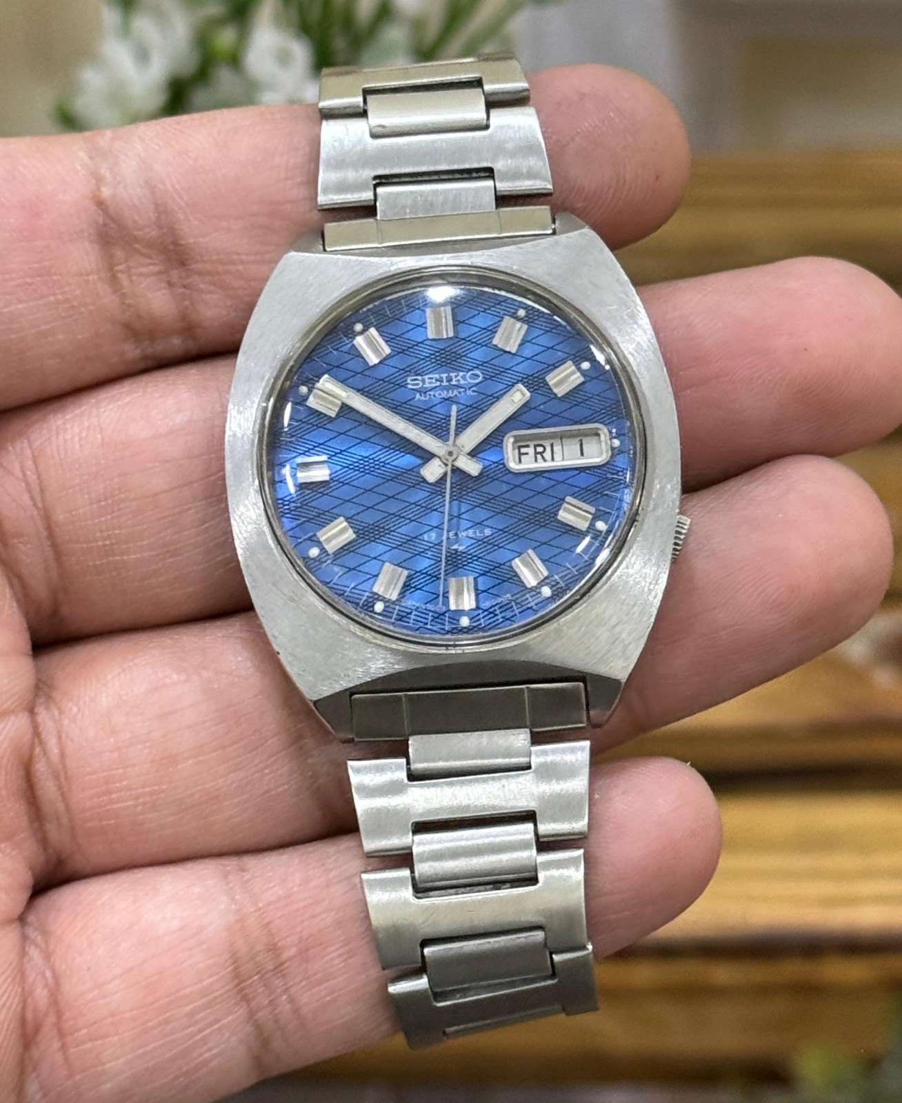 Vintage Seiko 5 Automatic Day/Date Blue Dial Wrist Watch For Men Japan 7009-8009