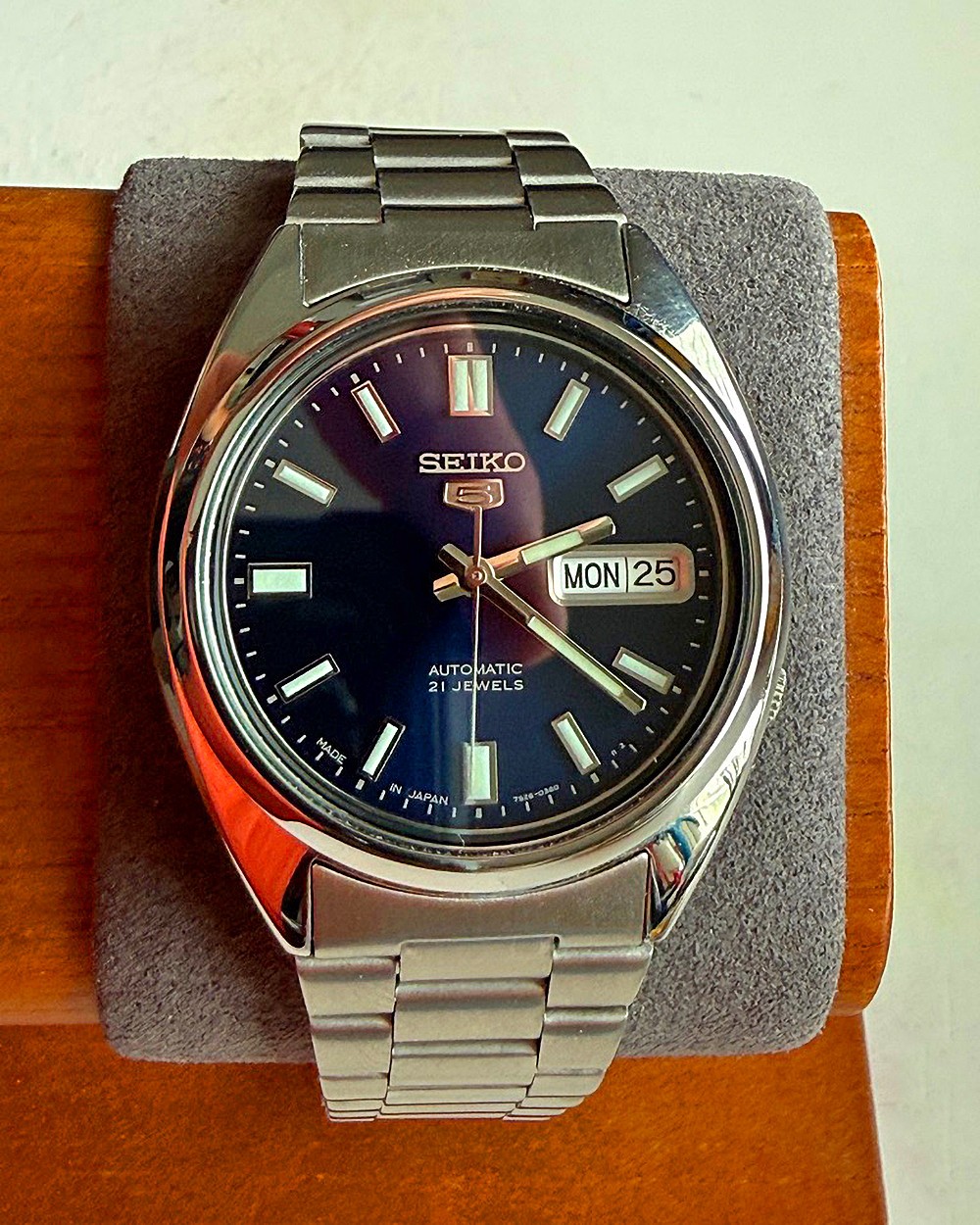 New in box Seiko 5 Automatic 21 Jewels Japan Made SNXS77 Men’s Watch