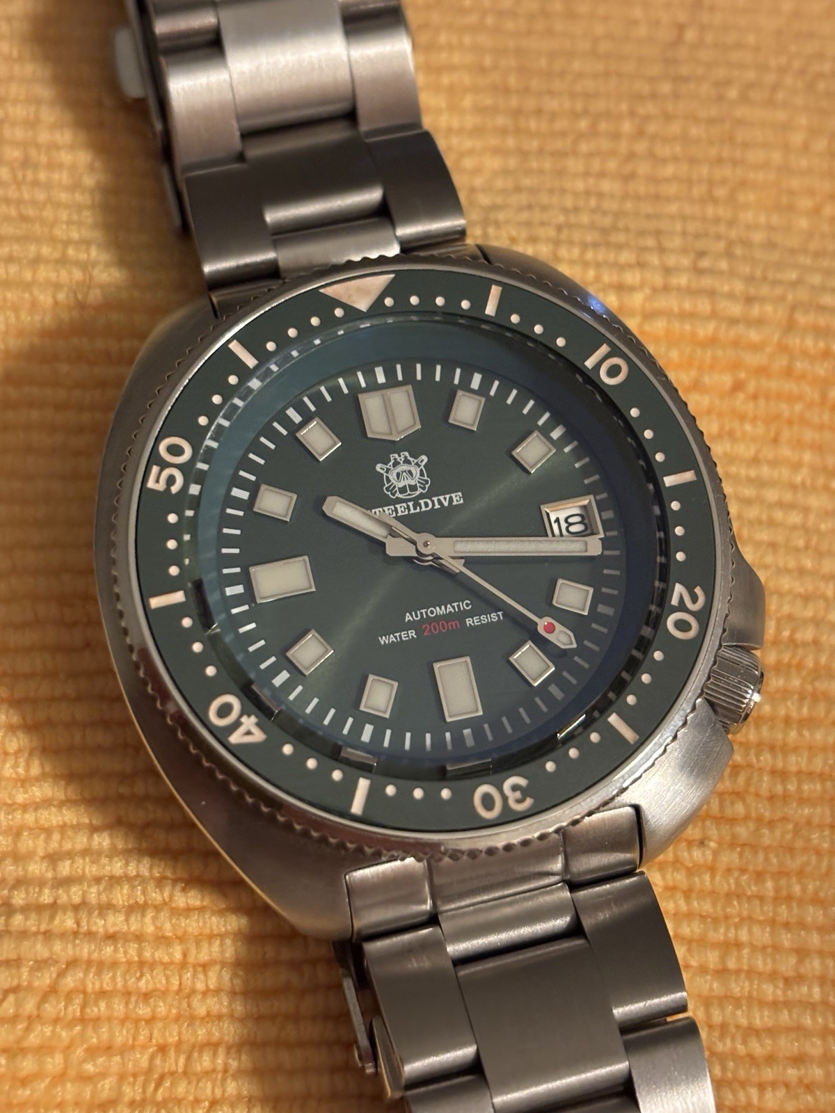 Steeldive SD1970, Capt. Willard, Auto NH35,Green Dial And Bezel, Date, 200m