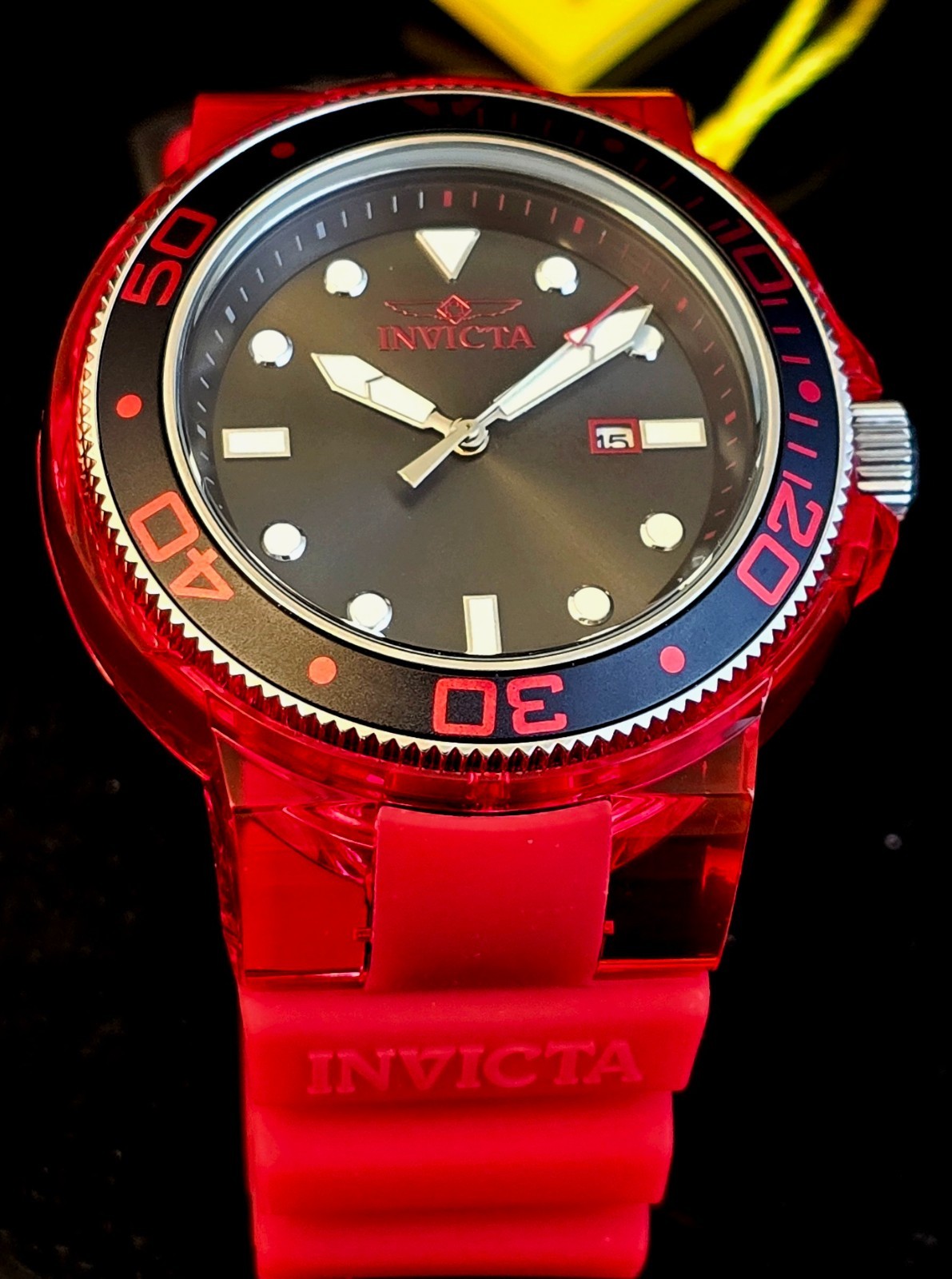Invicta Pro Diver Men’s Watch Quartz 51.5mm Transparent Burgundy 32329
