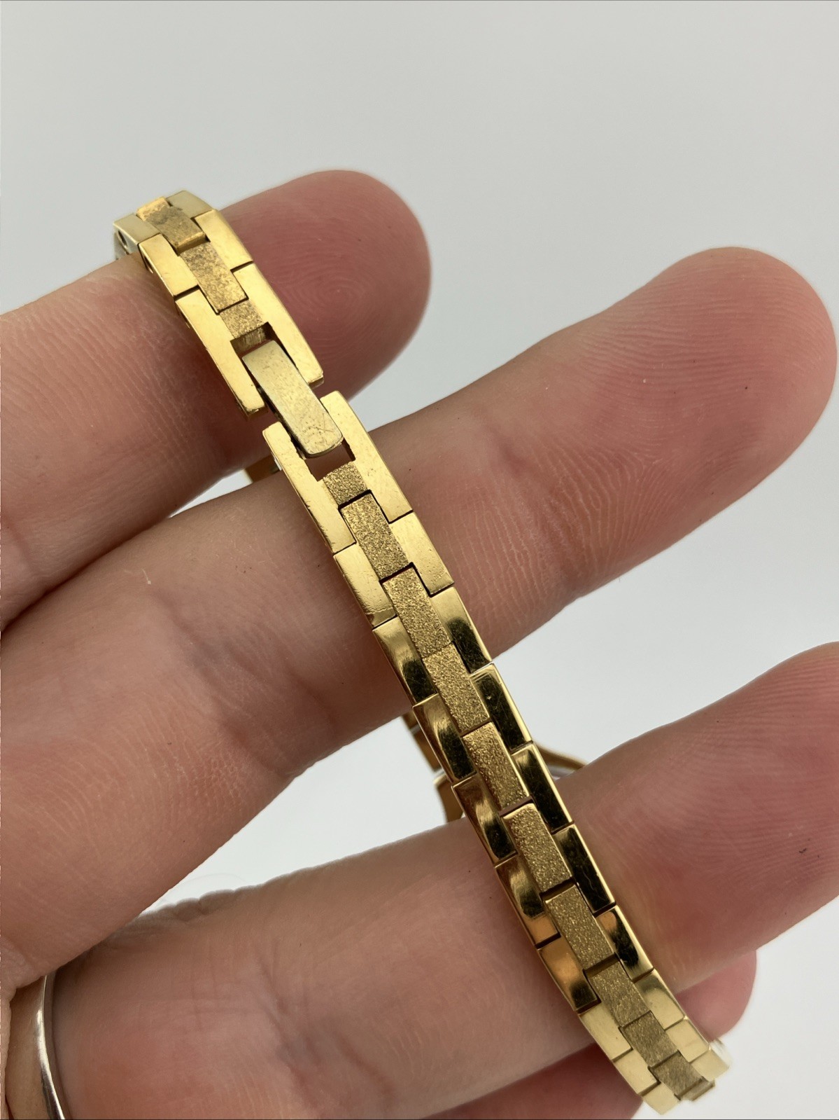 Vtg Pulsar Ladies 16mm Dainty Watch Gold Tone White Dial 6.25″ V811-5300 -RUNS