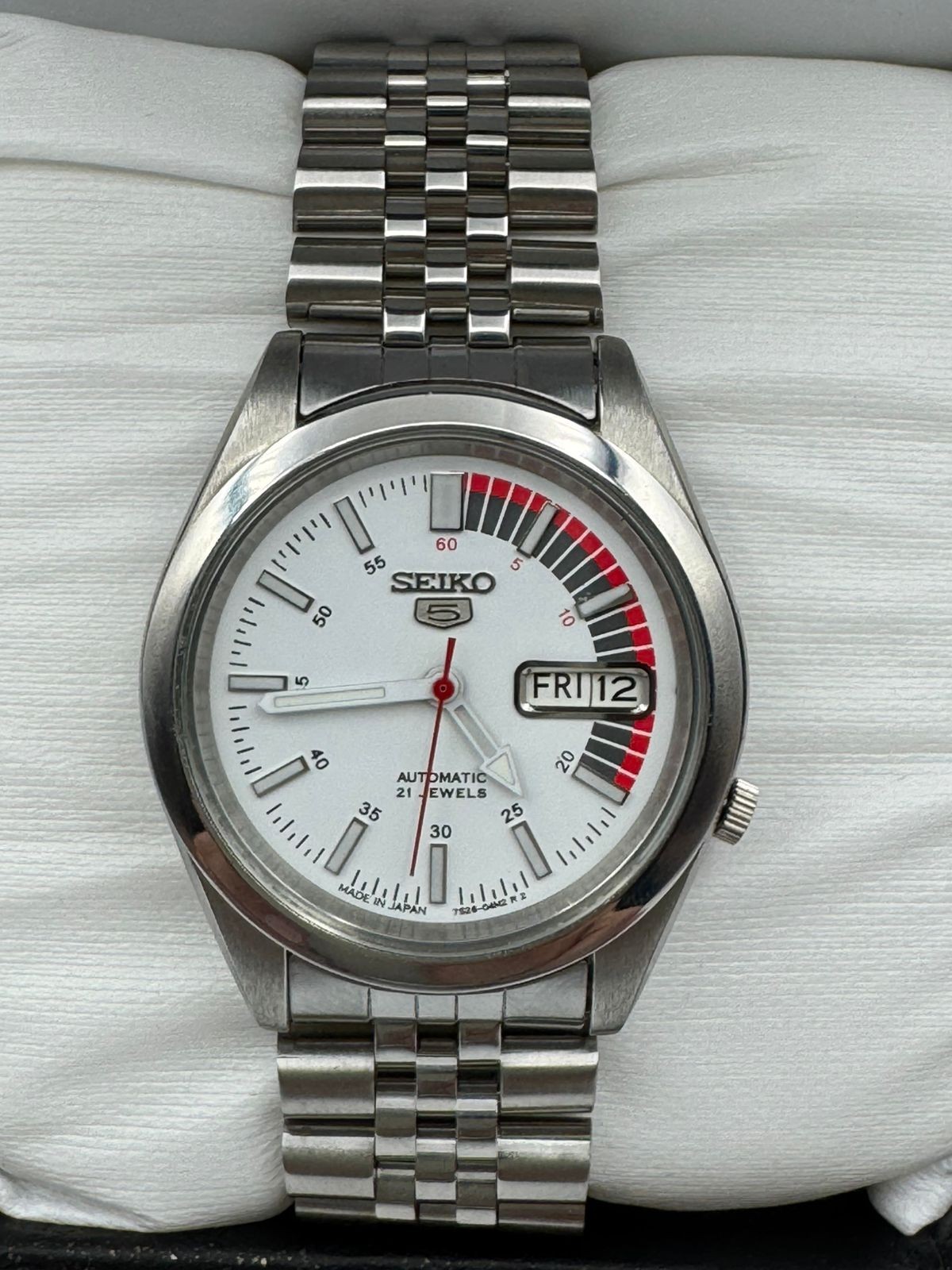 Vintage Seiko 5 Automatic white Racer Dial Wrist Watch For Mens Japan 7s26