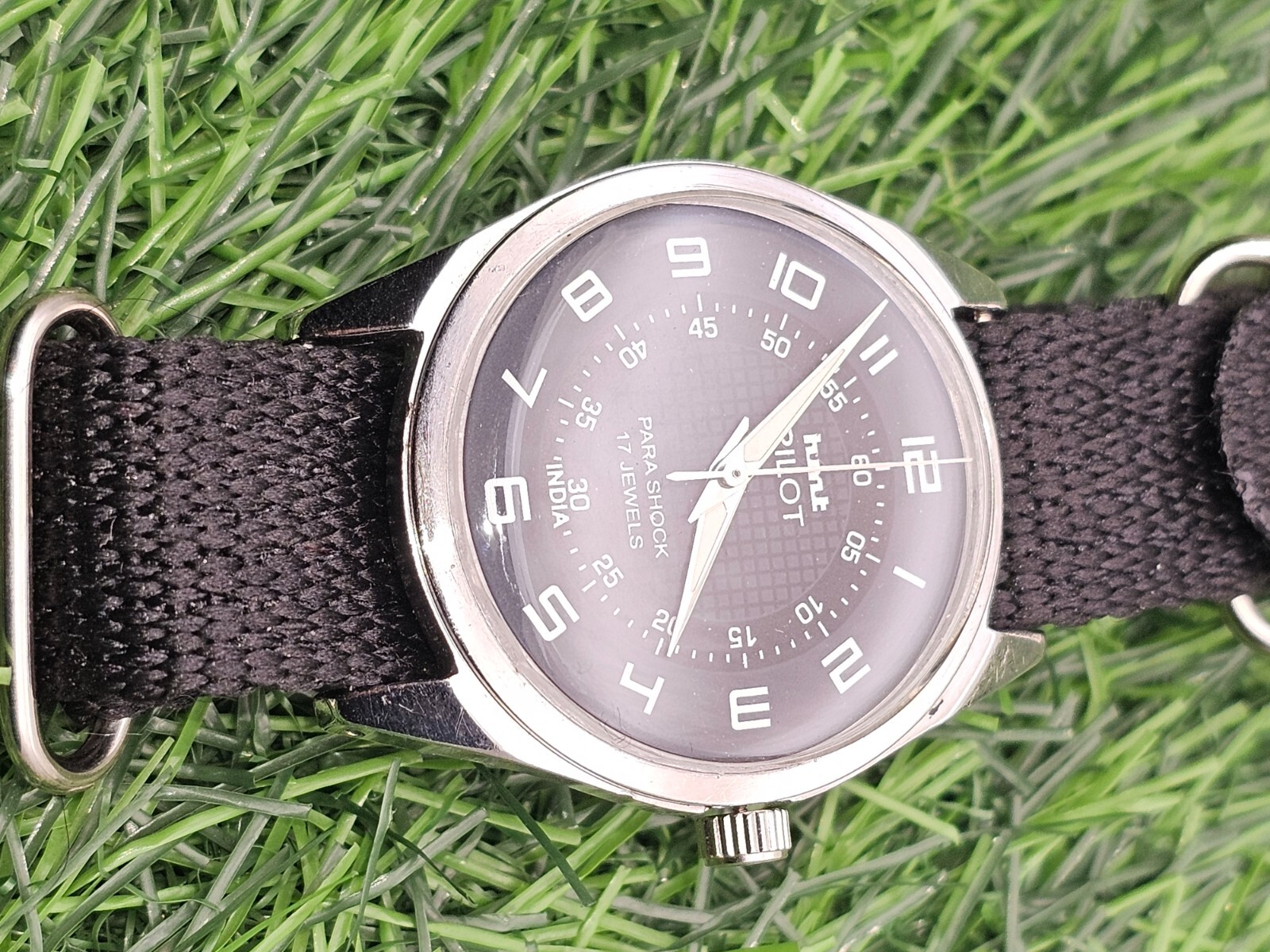 Beautiful Mens HMT Pilot Parashock Mechanical Wind 17J Watch Black Dial