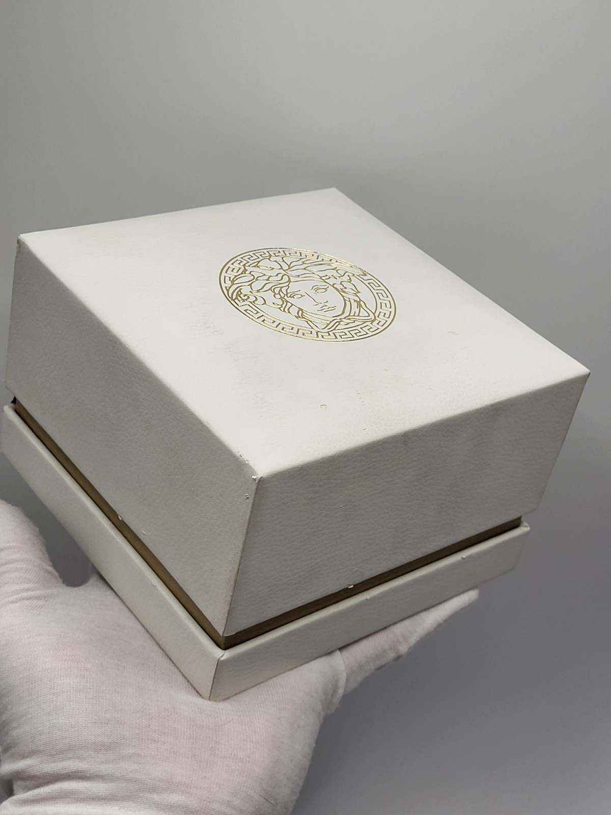 SWISS [NEW] 38mm Versace Leda Women’s Gold Guiloche Dial Roman Watch Box & Paper