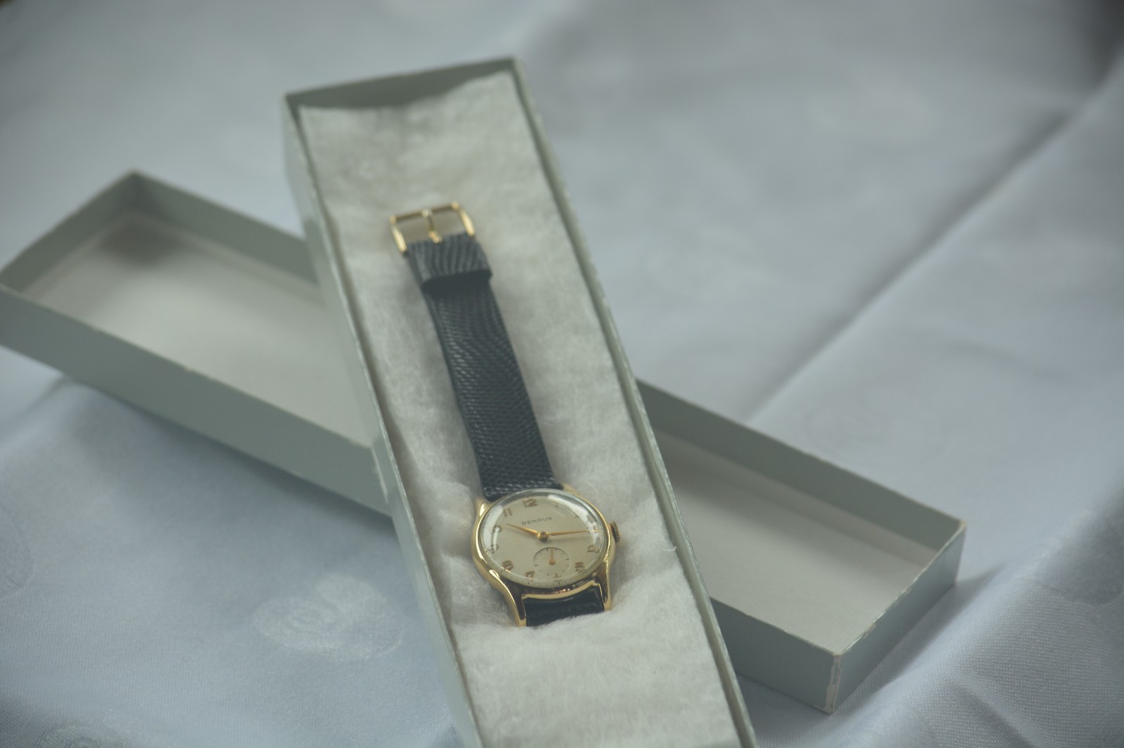 Vintage Benrus 32mm Gold Tone Dress Watch – Small Seconds – manual DN21 Movement