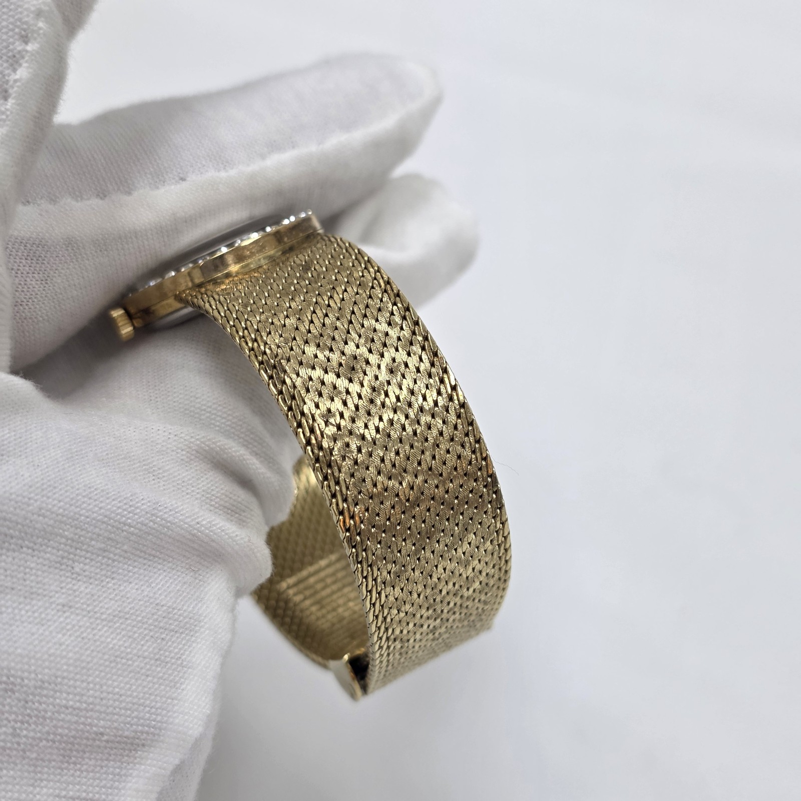 Vintage Elegant Sandoz Ladies Dress Wrist Watch Rhinestone Gold Tone 17J Swiss