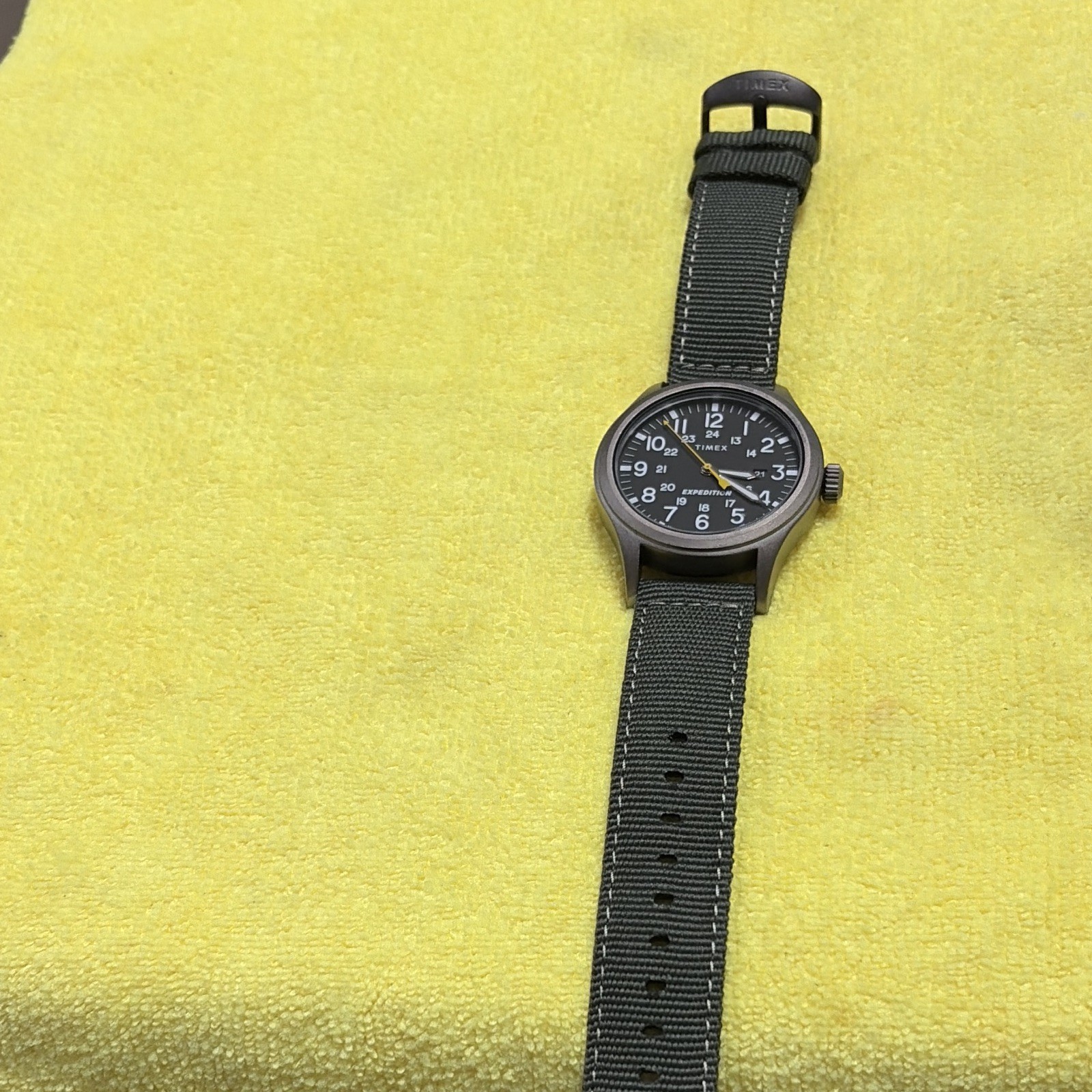 Timex Expedition Men’s Quartz Analog INDIGLO WR 50m 40mm Black Green Nylon