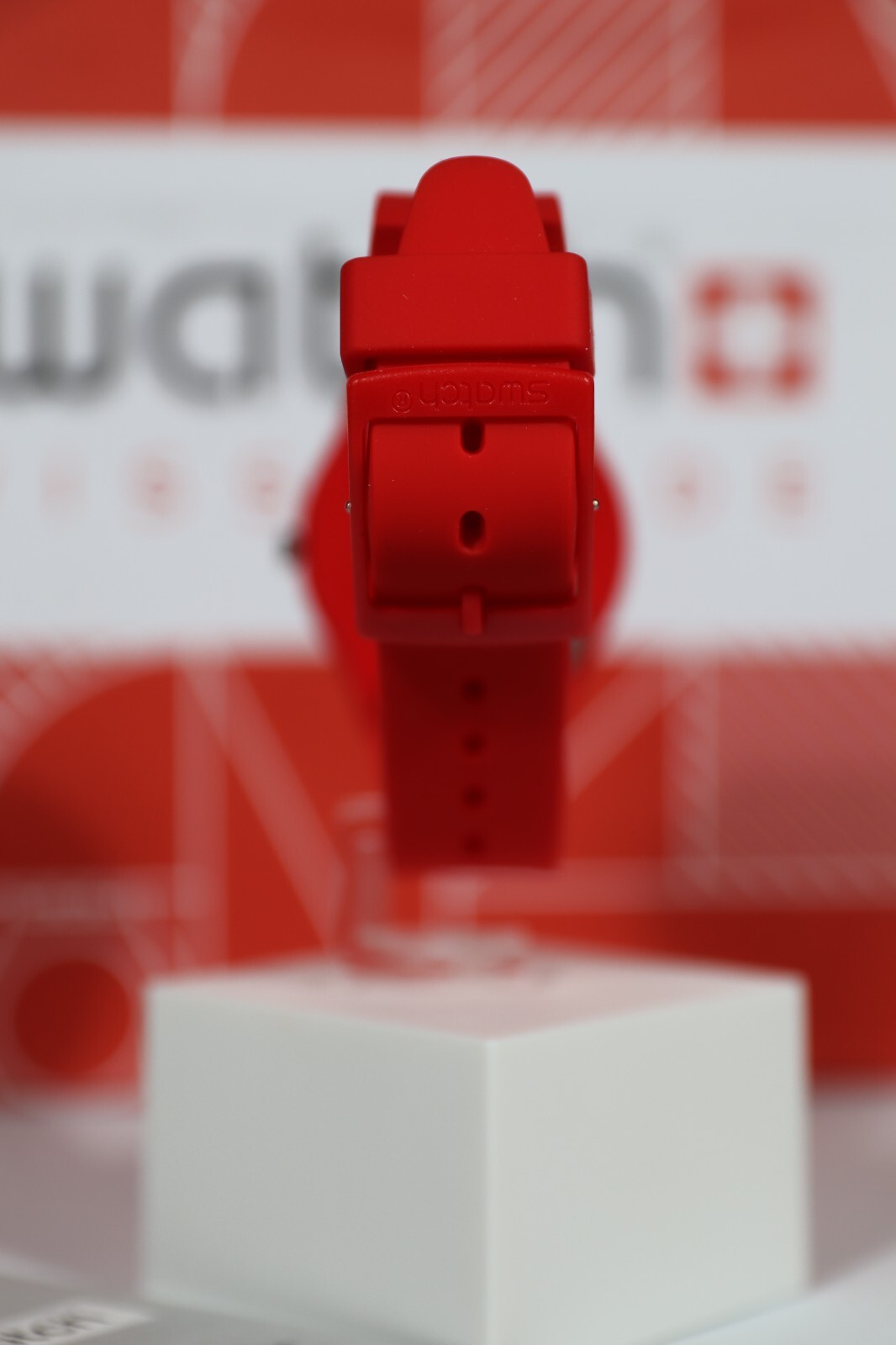 New Rare Limited Swiss Made Swatch SUNETTY GR175 Red Silicone Matte Strap 34mm