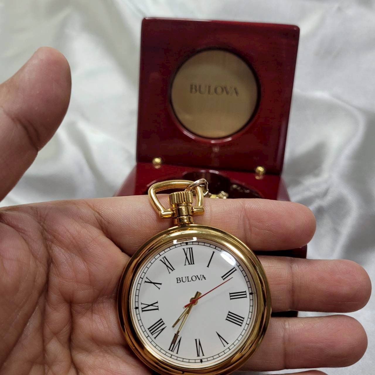 Bulova Ashton Gold-Tone Pocket Watch B2662 Quartz High-Gloss Mahogany Wood Box