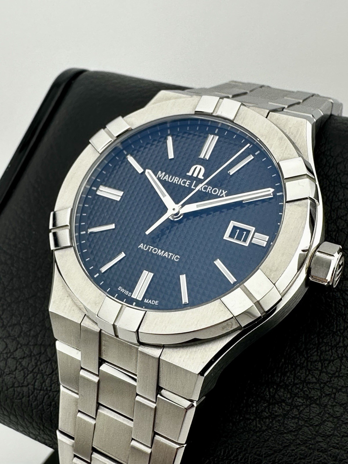 MAURICE LACROIX AIKON AUTOMATIC DATE 42mm Grey Motif Dial Swiss 200m AI6008
