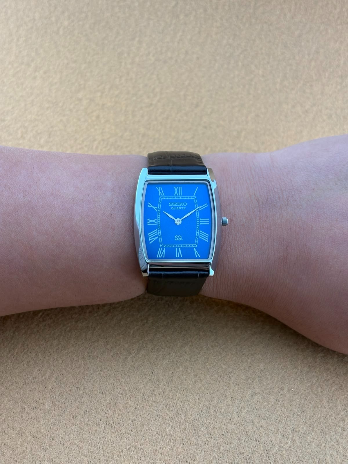 RARE BLUE Vintage Seiko Slim Barrel Quartz Men’s Wristwatch-dark brown strap