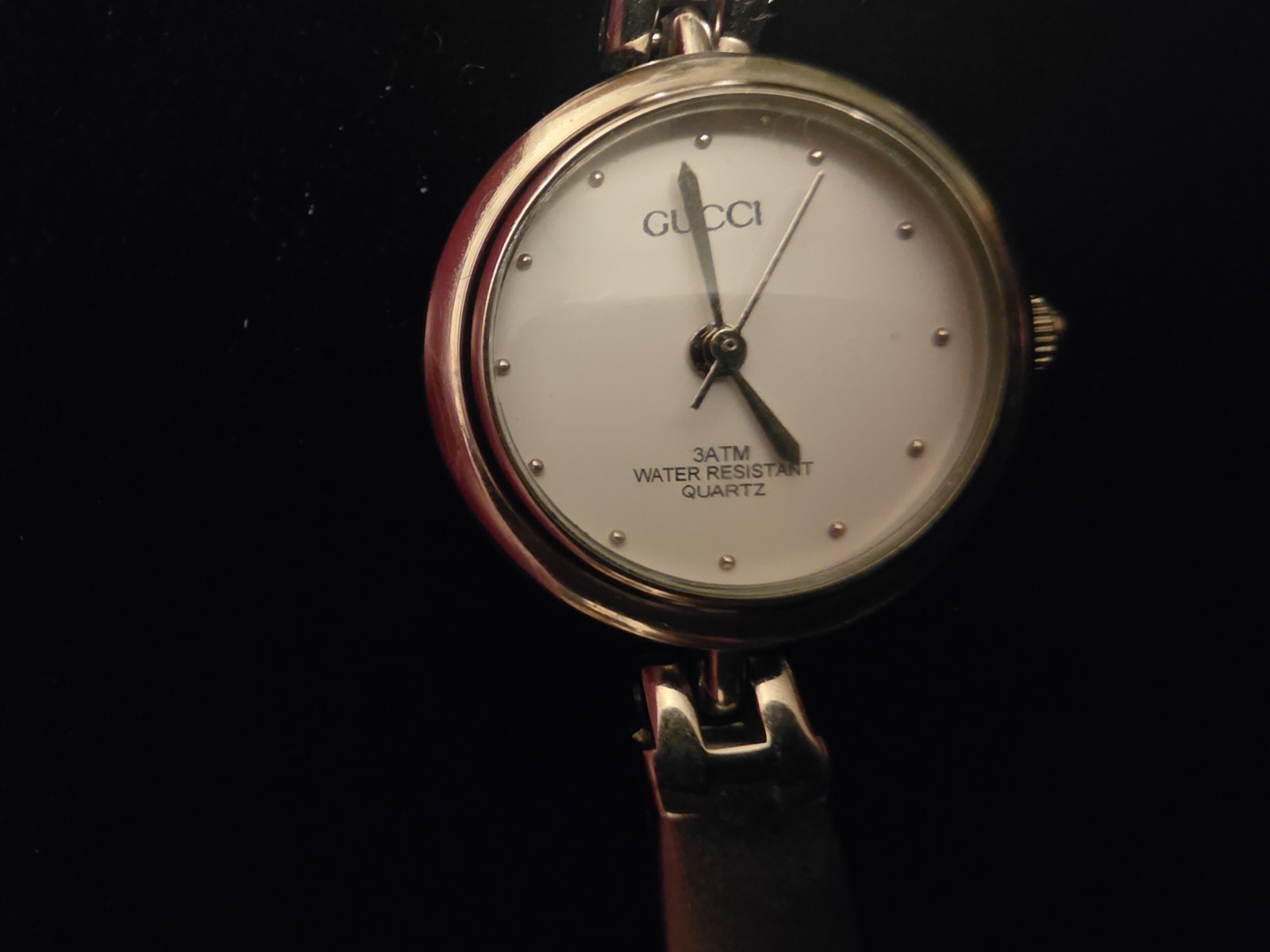 Gucci Women’s Quartz Analog Wristwatch Silver Tone Metal Bracelet 30m 3ATM Works