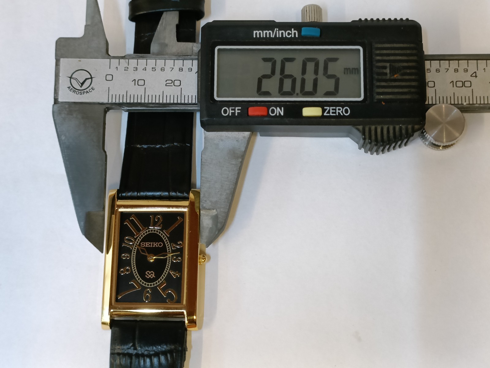VINTAGE SEIKO SLIM QUARTZ BLACK DIAL JAPAN MEN’S WORKING DRESS WATCH