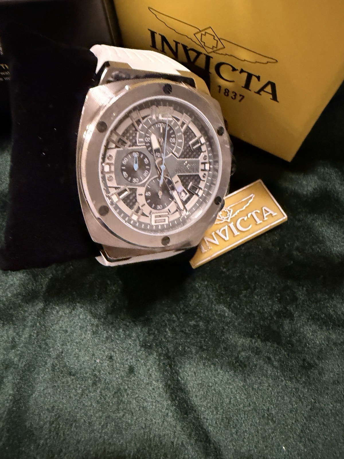 Invicta Men’s Quartz Chronograph Date Black/Gray Dial White Silicone Strap Box
