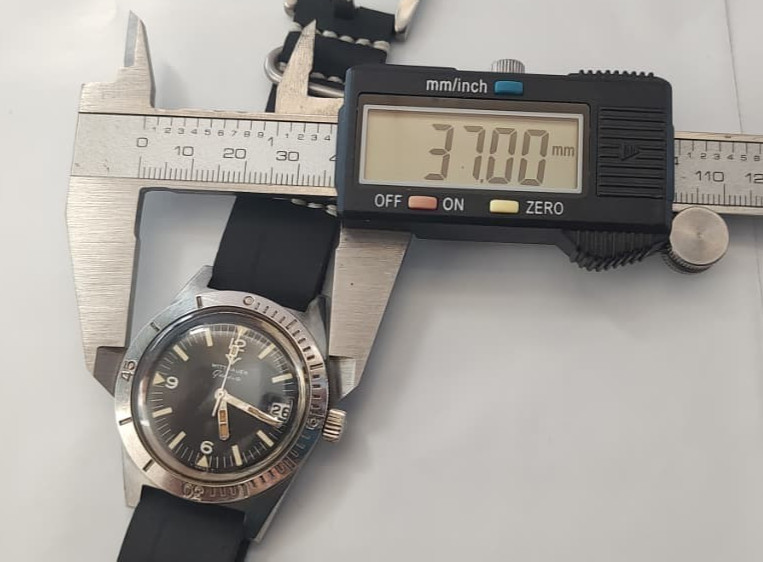 Rare Vintage Wittnauer 4000 Skin Diver 37mm Manual Wind 17J Black Dial 1960