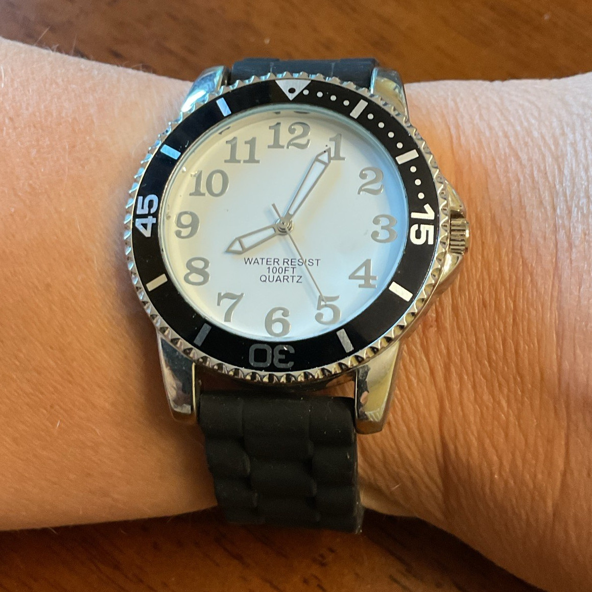Women’s Quartz Analog Watch White Dial Arabic Black Bezel New Battery!