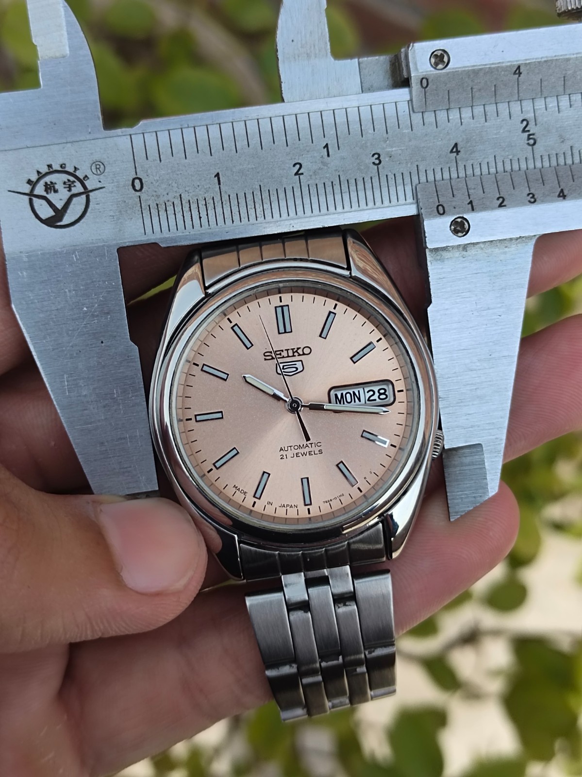 RARE Seiko 5 Salmon Sunburst Dial Exhibition Back Automatic Vintage Watch 7S26