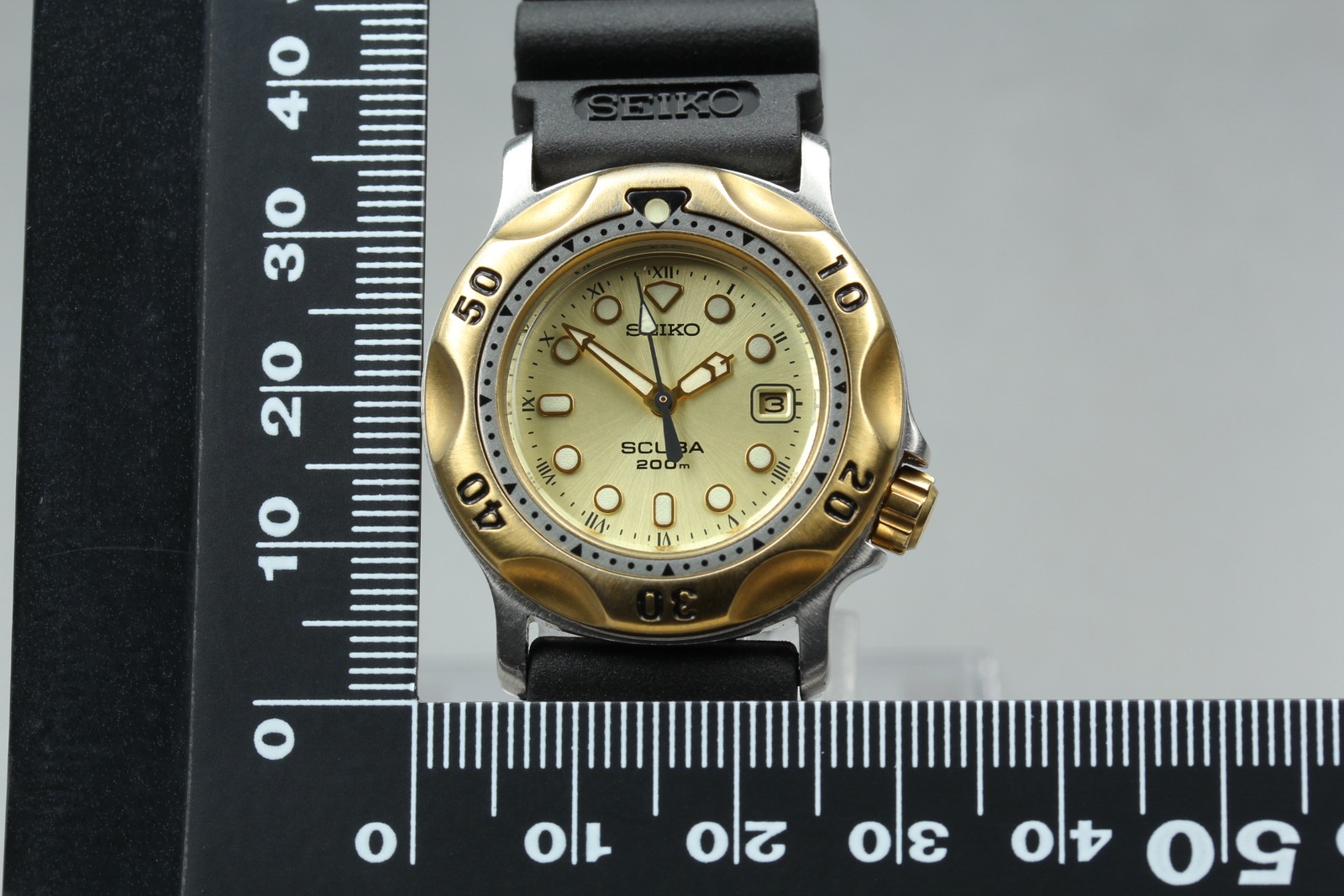 Vintage 1988 [MINT] Seiko Sports Diver Scuba 3E25-0A10 Gold 31mm Qz Womens Watch