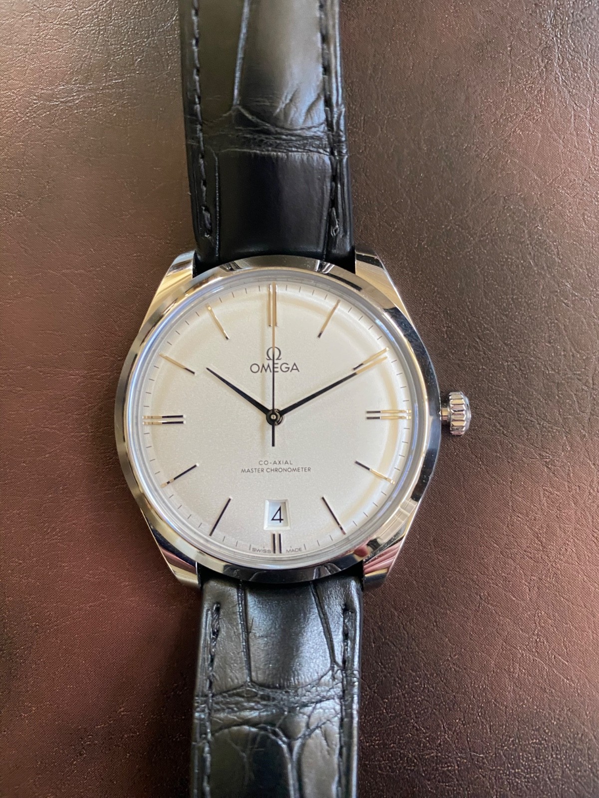 Omega De Ville Tresor 40 mm watch, steel case with black leather strap