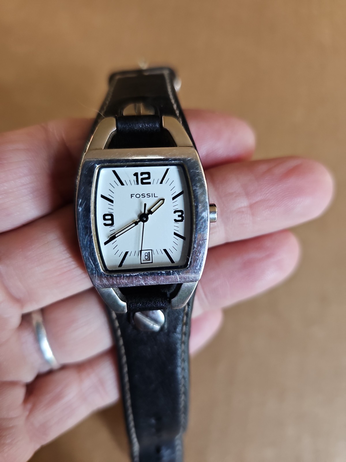 Fossil Wristwatch Date With One Piece Black Leather Vtg Strap Band Size 4-7