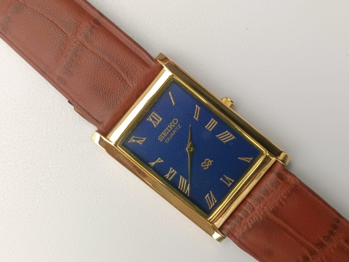 Vintage Seiko Quartz Japan Made Blue Dial Men’s Wrist Watch Looking Good