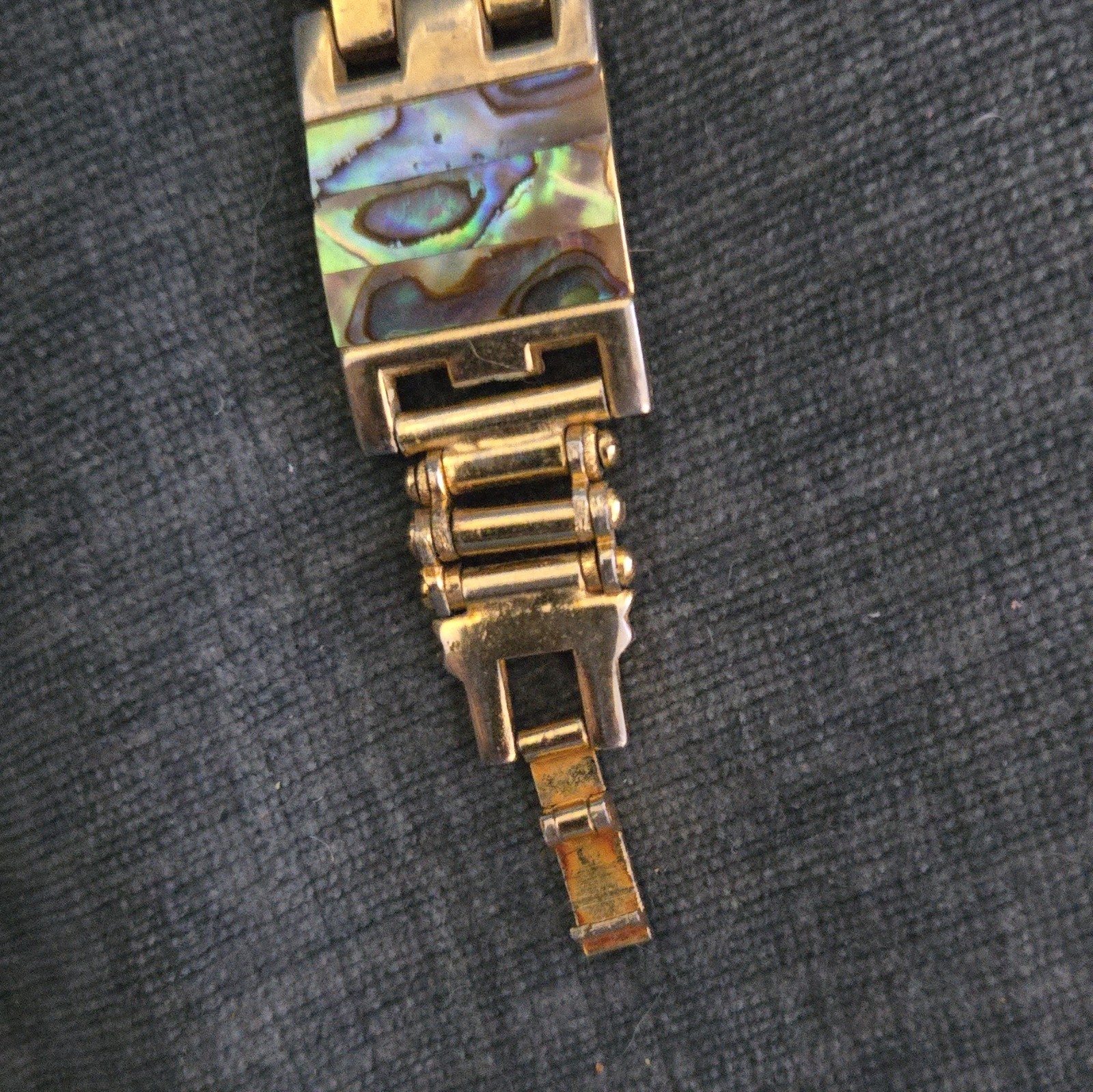 Chantilly Quartz Women’s Analog Gold Tone Abalone Inlay Bracelet Round 23mm