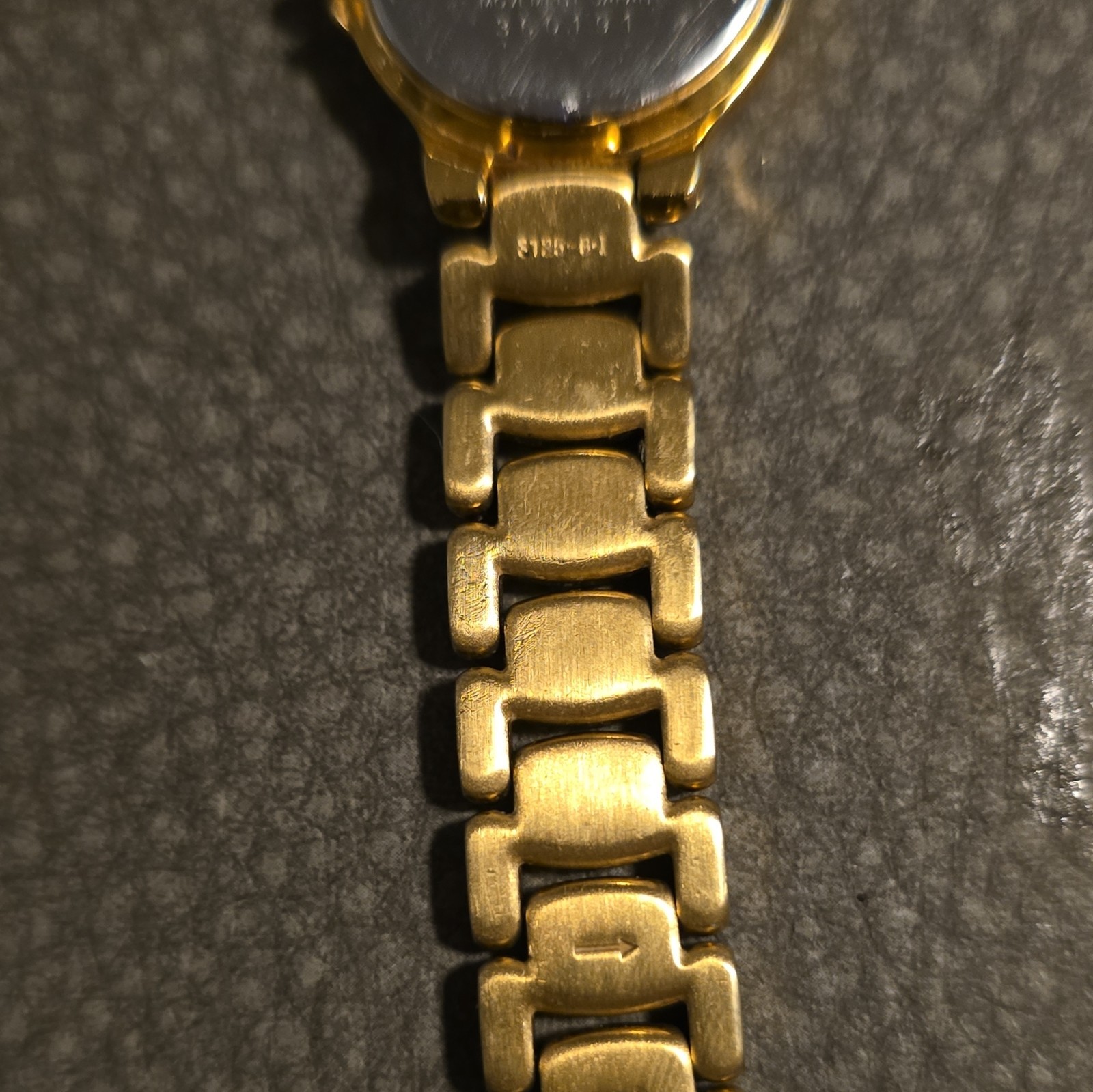Seiko Quartz Women’s Gold-Tone Bracelet Watch White Dial Stick Smooth Bezel