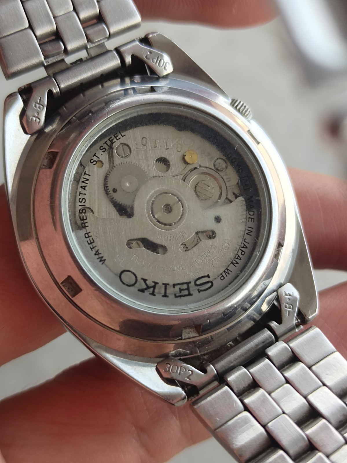 RARE Seiko 5 Salmon Sunburst Dial Exhibition Back Automatic Vintage Watch 7S26
