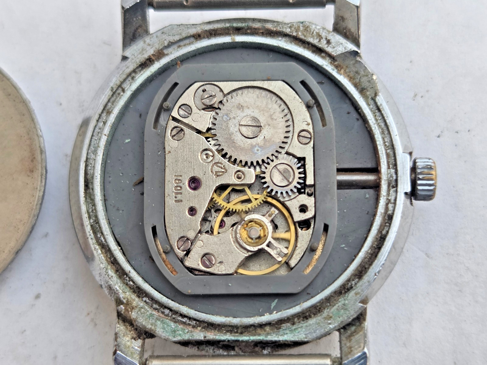 Russian mechanical Wristwatch Watch Luch . Made in Belarus .