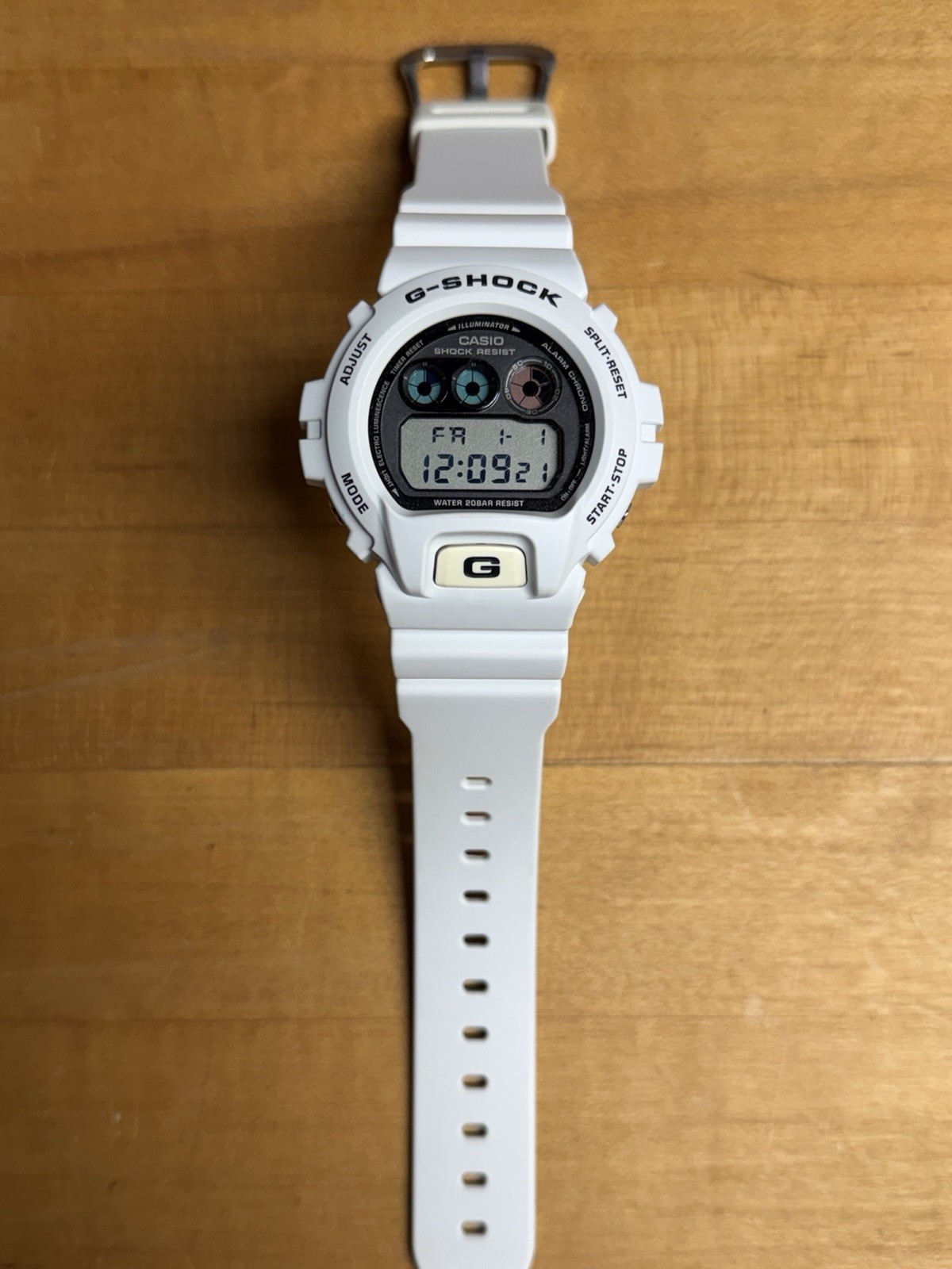 Casio G-Shock Men’s Watch – DW6900FS-8 Matte White / Grey