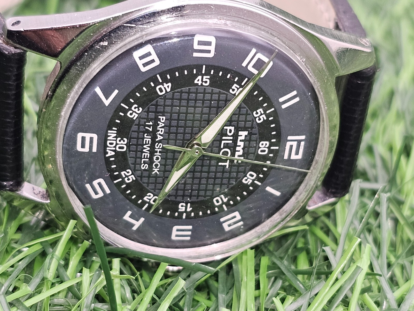 Beautiful Mens HMT Pilot Parashock Mechanical Wind 17J Watch Black Dial